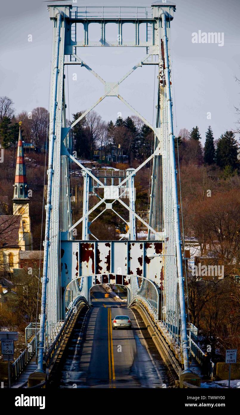 a photograph of the Wurts street Bridge from the Rondout in Kingston NY to Port Ewen NY Over the Rondout Creek, viewed from the Port Ewen approach.  Completed in 1921 The bridge is limited to 5 tons and is expected to be renovated in 2009 by the state department of transportation; 31 December 2007 (original upload date); Transferred from en.pedia to Commons by Kurpfalzbilder.de using CommonsHelper.; Pauljoffe at English pedia; Stock Photo
