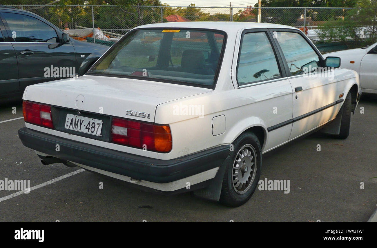English 1989 Bmw 318i E30 2 Door Sedan Photographed In