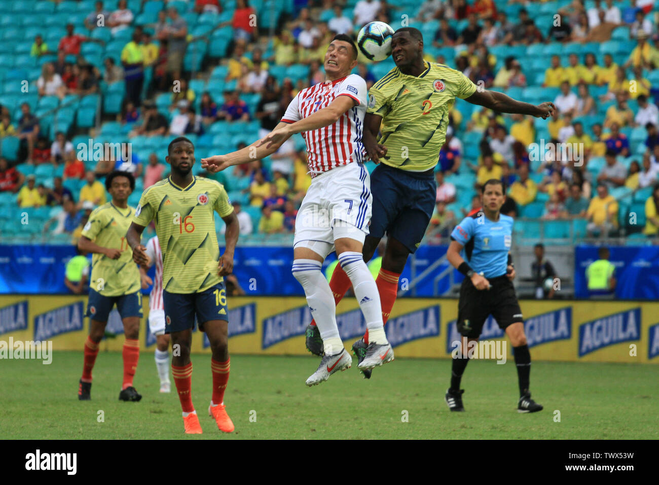 Salvador, Brazil. 23rd June, 2019. Oscar Cardozo battles with Cristian Zapata during a match between Colombia and Paraguay, valid for the group stage of the Copa America 2019, held this Sunday (23) at the Arena Fonte Nova in Salvador, BA. Credit: Mauro Akiin Nassor/FotoArena/Alamy Live News Stock Photo