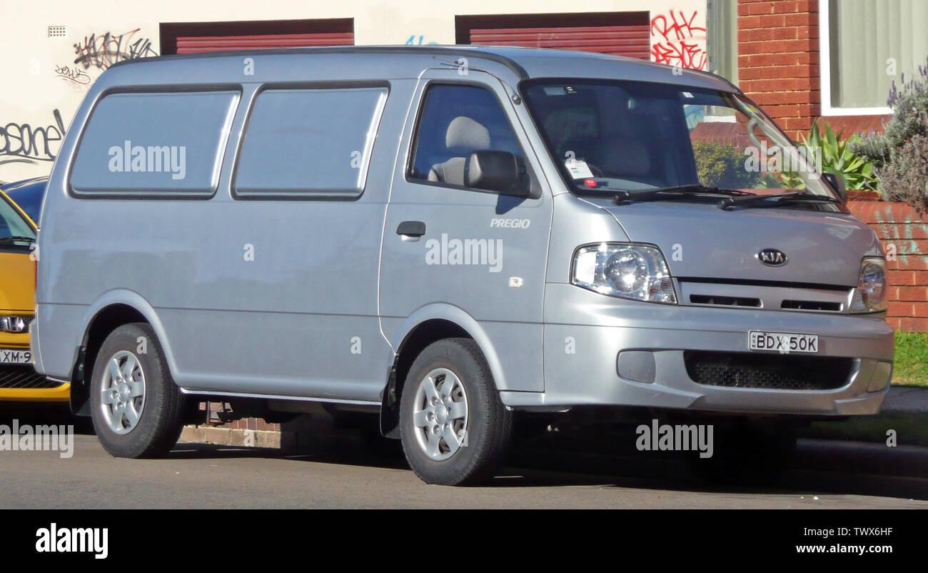 2005 kia pregio van
