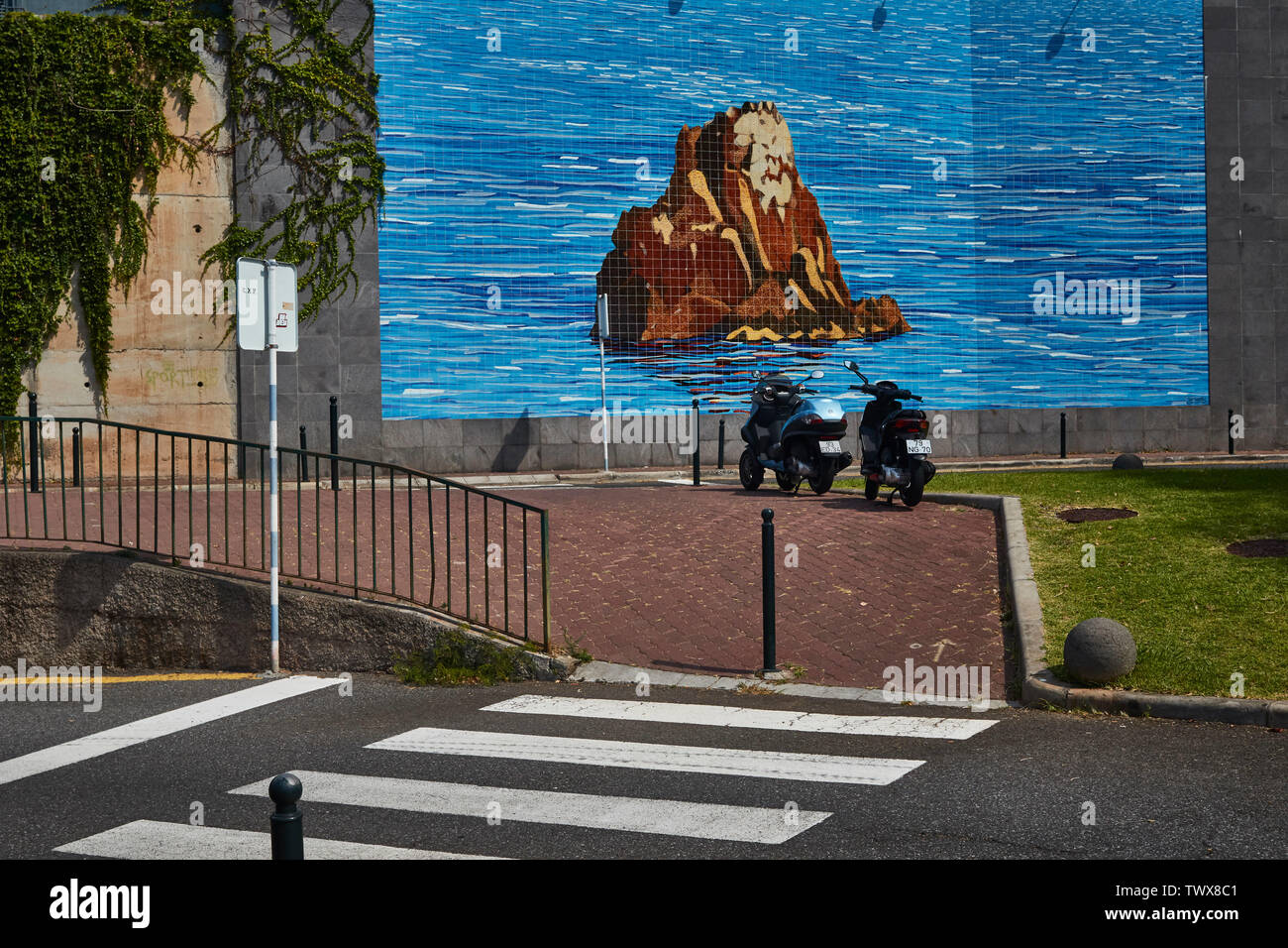 Tourism along the Frente Mar coastline of Funchal, Madeira, Portugal, European Union Stock Photo