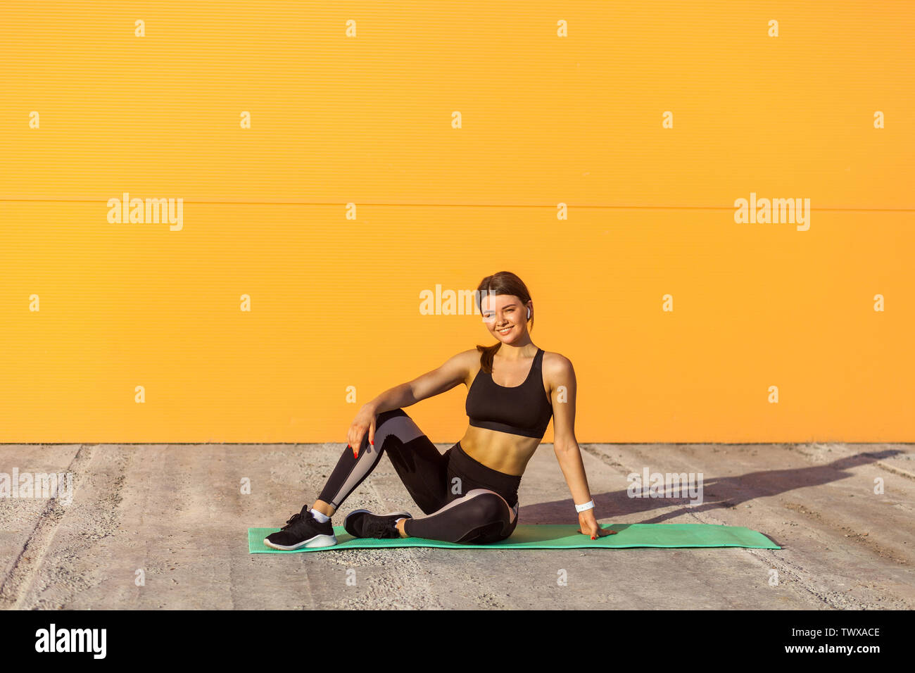 Woman sitting on loo hi-res stock photography and images - Alamy
