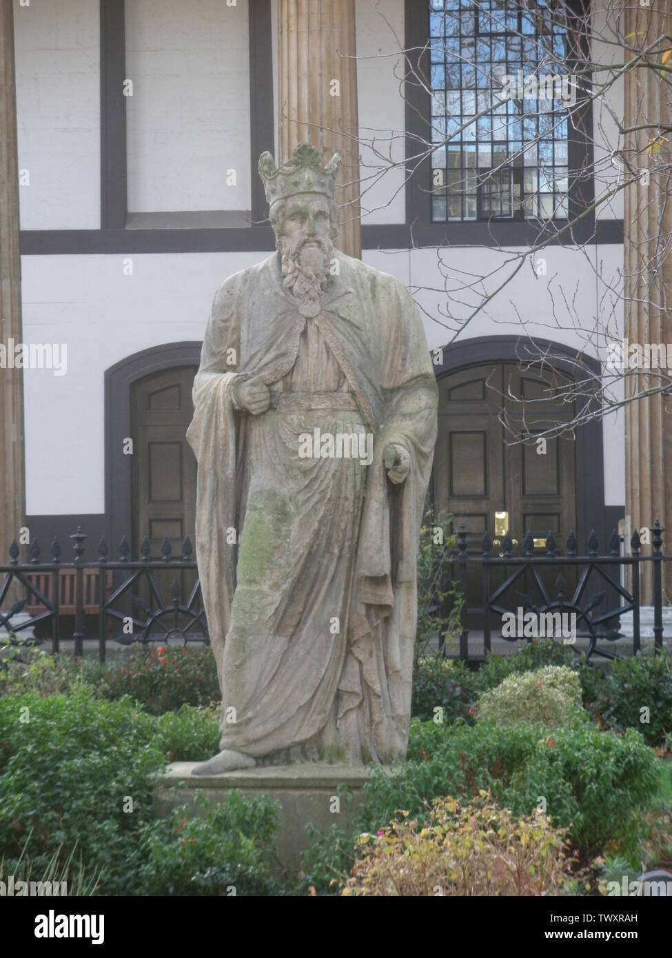 Alfred the great statue southwark hires stock photography and images