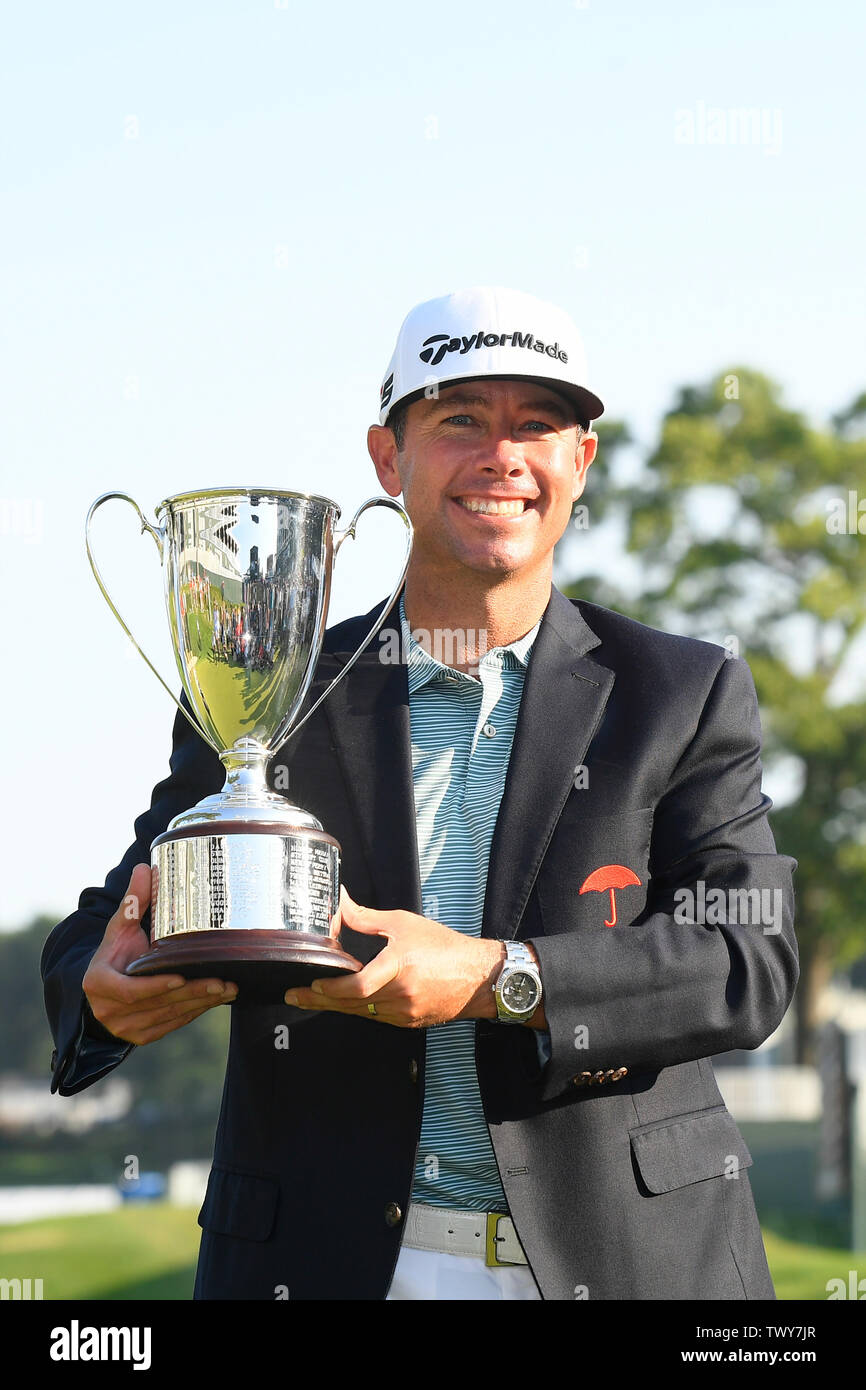 Golf players championship trophy hires stock photography and images