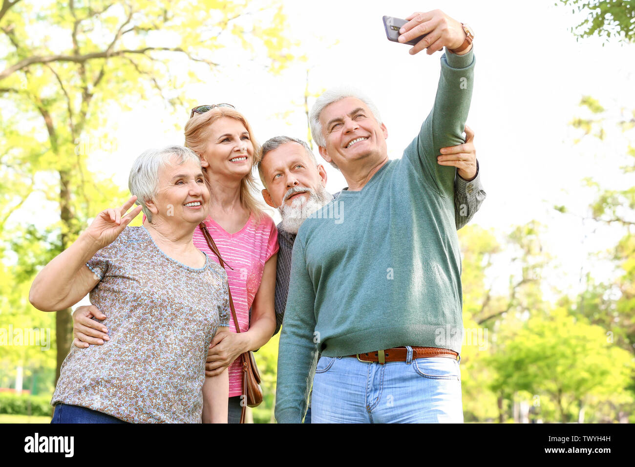 Nature selfie senior friends hi-res stock photography and images - Alamy