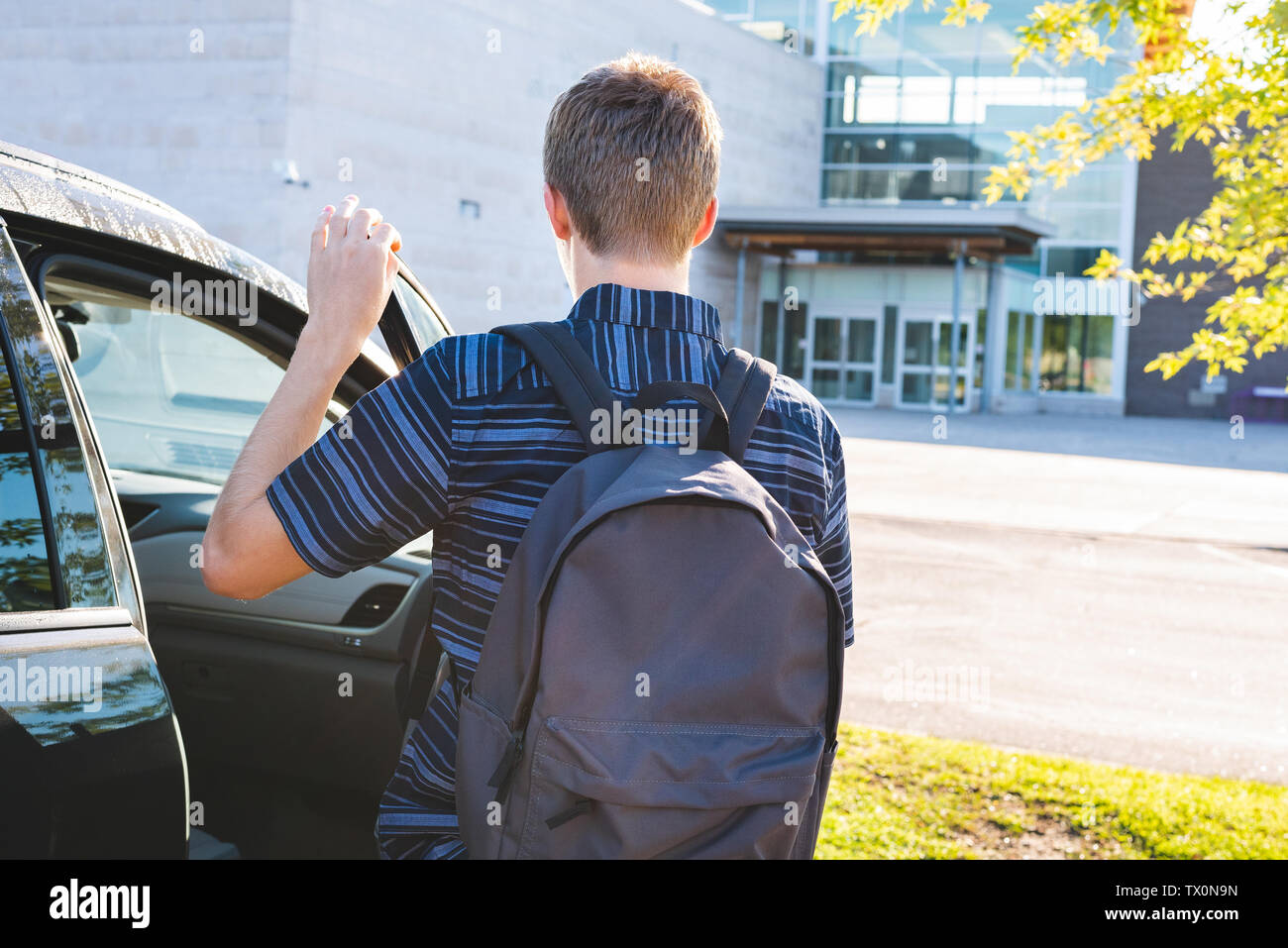 School parking lot hires stock photography and images Alamy