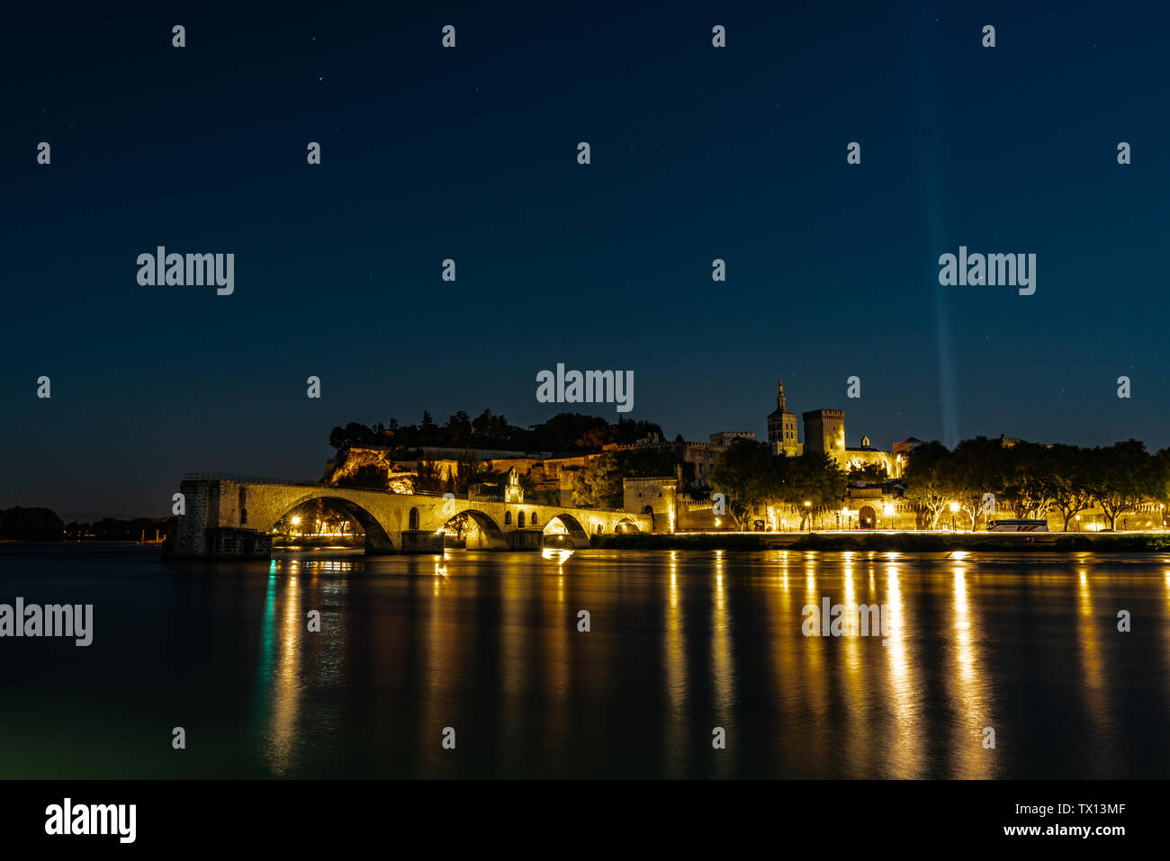 Broken bridge of South Fa Avignon Stock Photo - Alamy