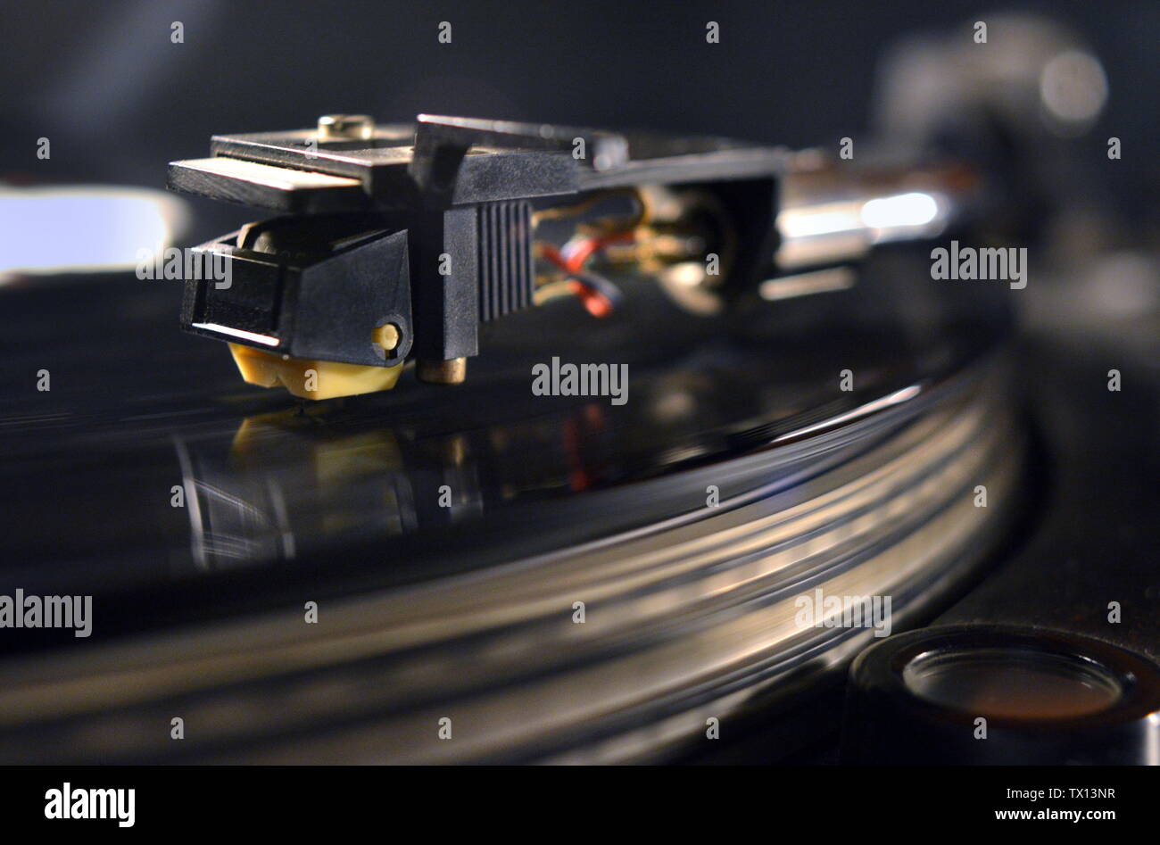 Turntable play vinyl record Stock Photo Alamy