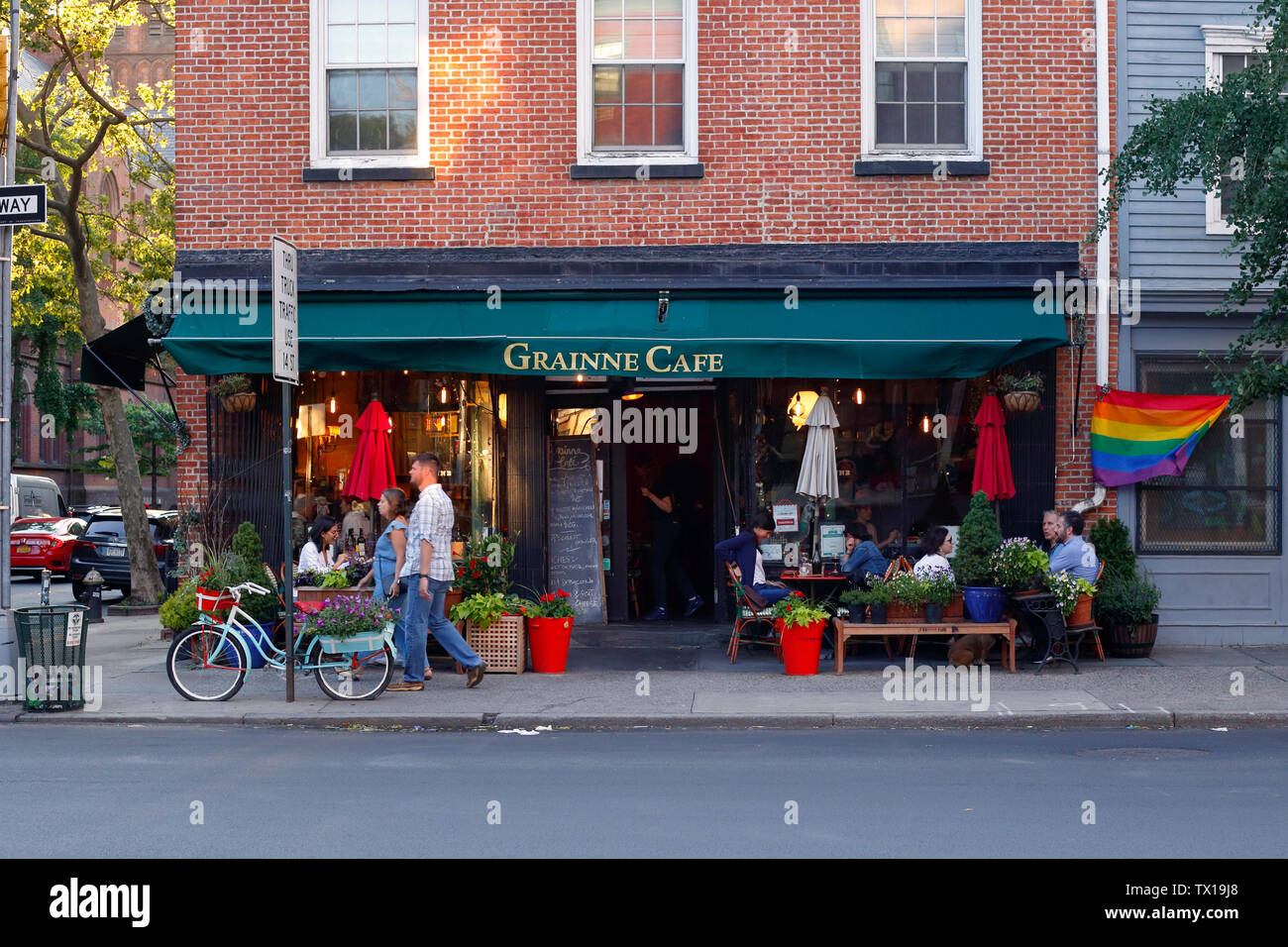 Le Grainne Cafe, 183 Ninth Ave, New York, NY. exterior storefront of a restaurant, and sidewalk cafe in the Chelsea neighborhood of Manhattan. Stock Photo