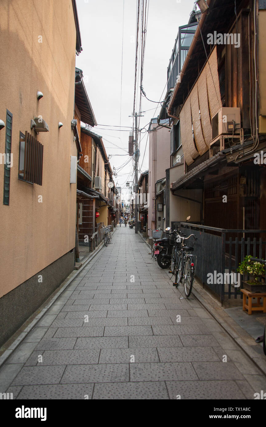 Narrow street in the Gion District of Kyoto, Japan. Typical Edo-style housese line a quiet alleyway in the famous Geisha District. Stock Photo