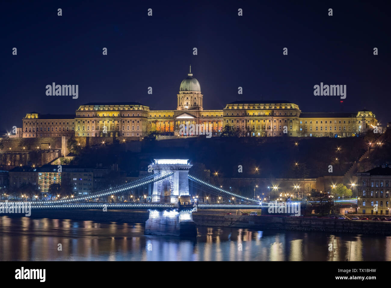 Night view of the famous Széchenyi Chain Bridge with Buda Castle at ...