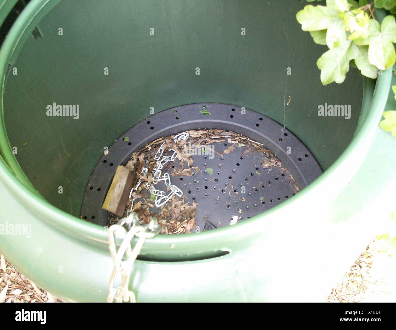 A picture of a commercially-sold vessel for composting of organic domestic garbage (not intended to include large quantities of grass). This type of composter is usable for small homes and may reduce flies and smell of the compostation process (virtually eliminating it); 7 May 2008; Own work (Original text:  self-made); KVDP (talk); Stock Photo