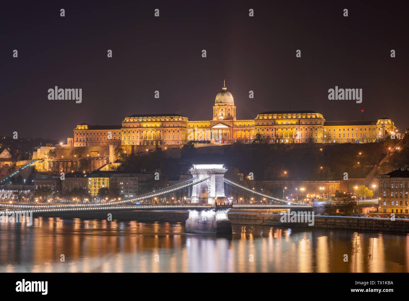 Night view of the famous Széchenyi Chain Bridge with Buda Castle at ...