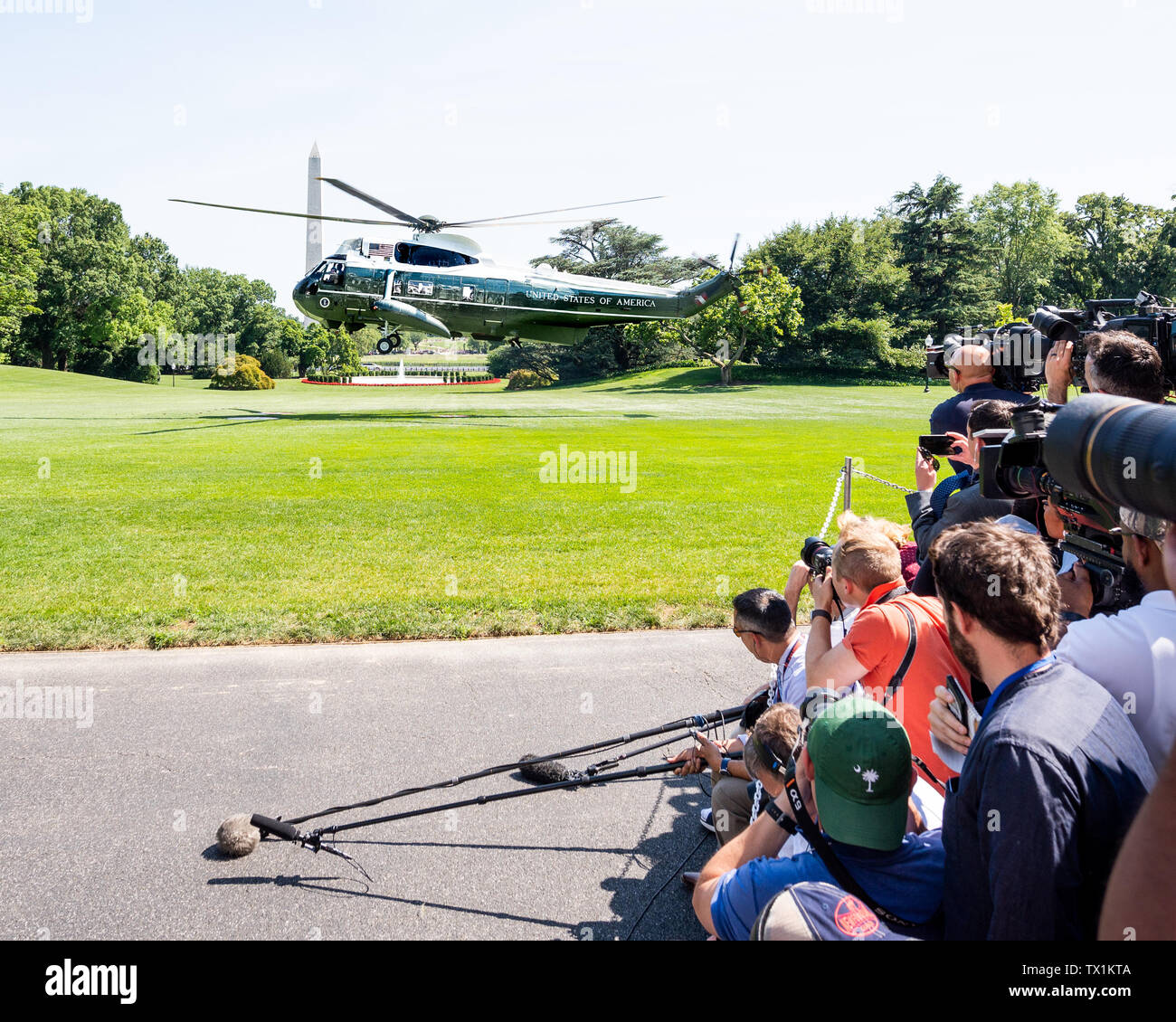President Donald Trump returns to the White House (Washington, DC) on ...