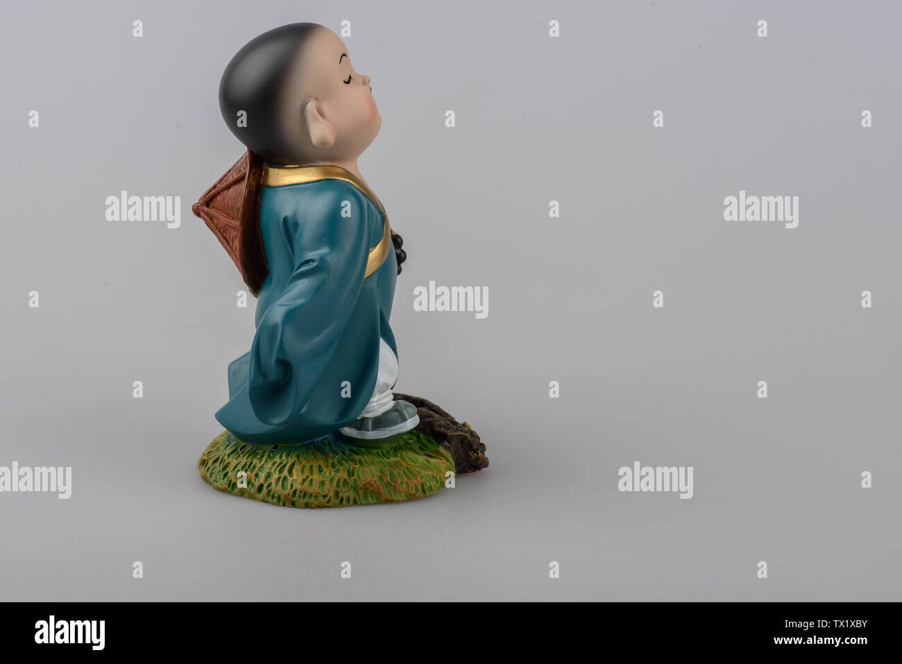 Small Monedk Shaking head small monk hi-res stock photography and images - Alamy