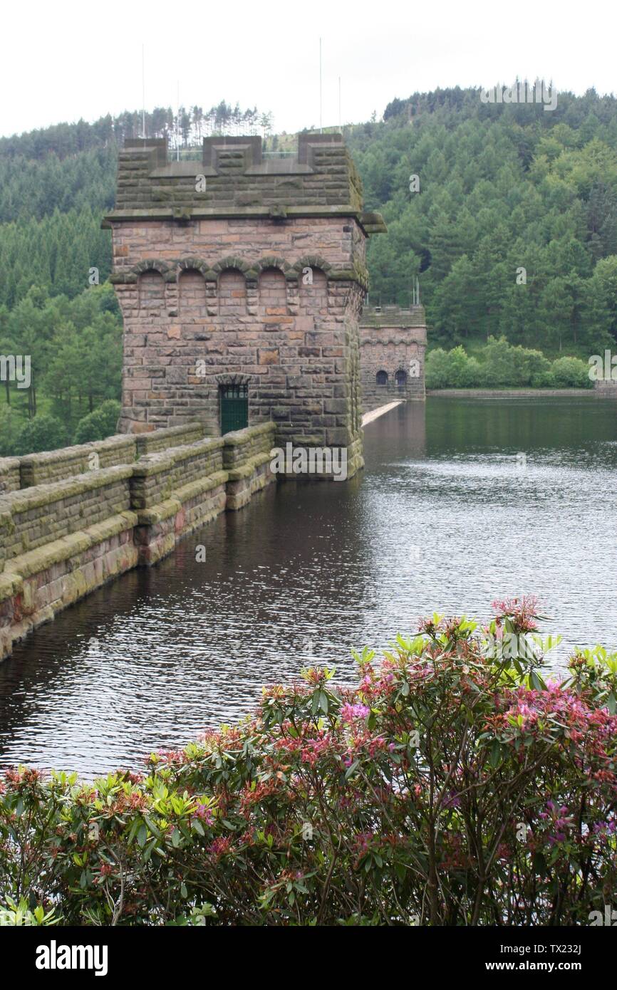 The Upper Side Of Derwent Dam On Derwent Reservoir Derbyshire England Viewed Looking West 19 June 07 Own Work Dave Pape Stock Photo Alamy The Upper Side Of Derwent Dam On Derwent Reservoir Derbyshire England Viewed Looking West 19 June 07 Own Work Dave Pape Stock Photo Alamy