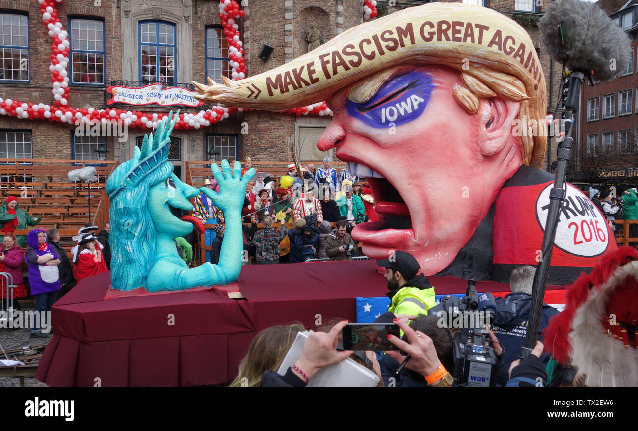 Deutsch Dusseldorf Rosenmontag 2016 Politische Karnevalswagen