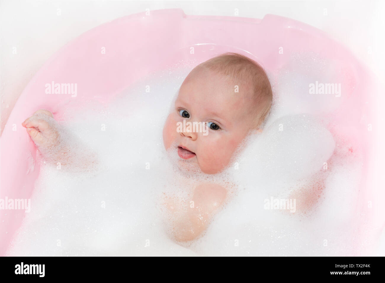 Baby girl taking bath hires stock photography and images Alamy