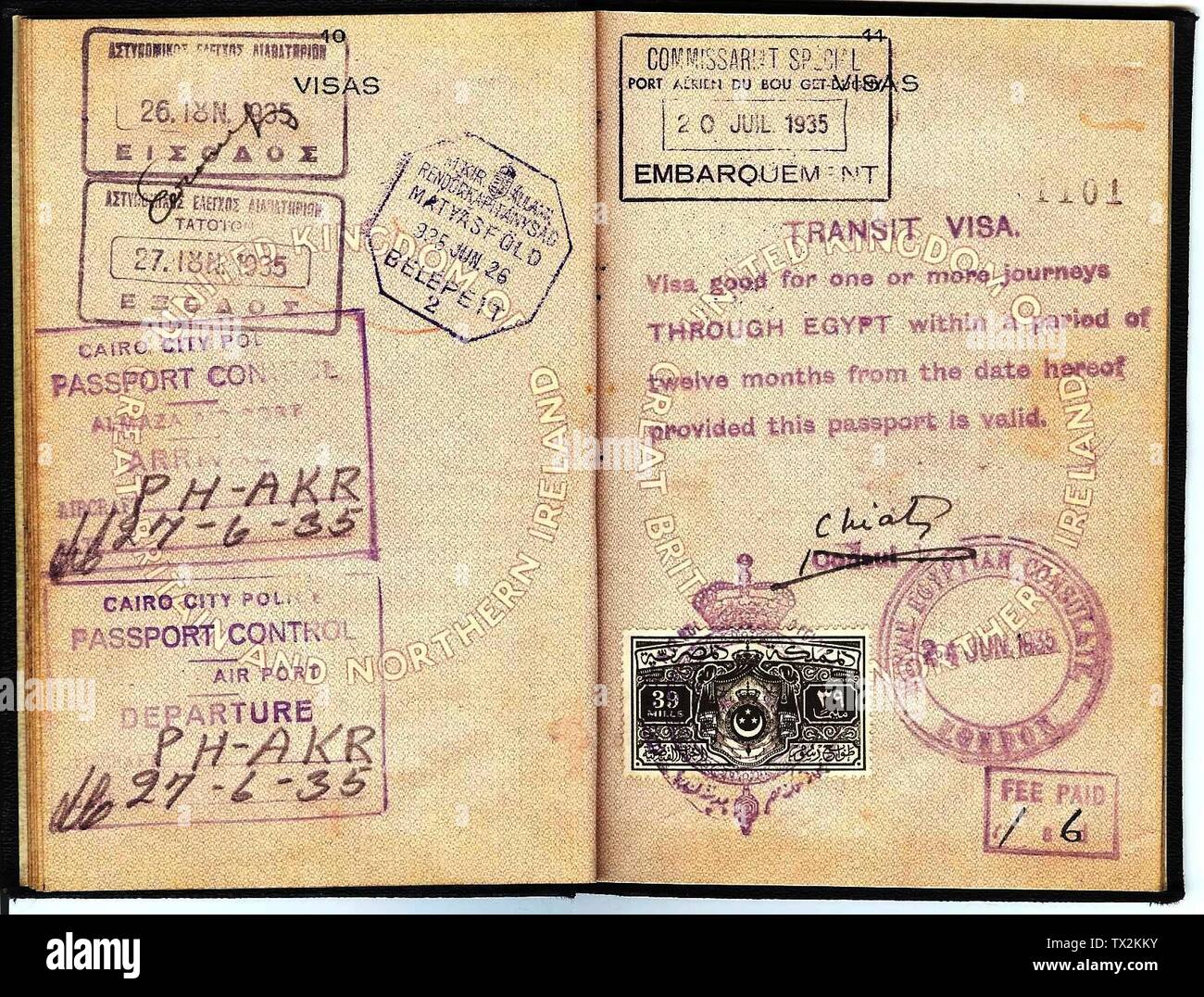 Visas of Yugoslavia & Iran in a British passport from 1935; 1935;  http://en.pedia//File:CPNRaikes,Egyptvisa1935.jpg; pedia user Duncanogi  Stock Photo - Alamy