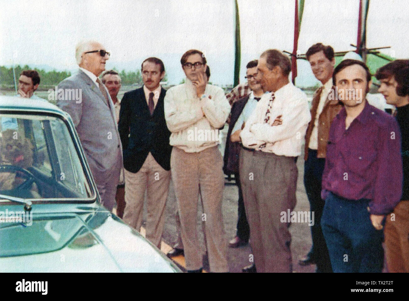 L'ex pilota automobilistico e costruttore italiano Enzo Ferrari (a sinistra), e l'ingegnere e costruttore italiano Gian Paolo Dallara (al centro), a colloquio sul circuito di Varano de' Melegari; a fianco di Dallara, a braccia conserte, il padre di quest'ultimo.; late 1960s and early 1970s; Carlo Canzano (November 12, 2016). Spazio che ho 80 anni. SportWeek (43 [807]): 65. Milan, Italy: La Gazzetta dello Sport.; Unknown; Stock Photo