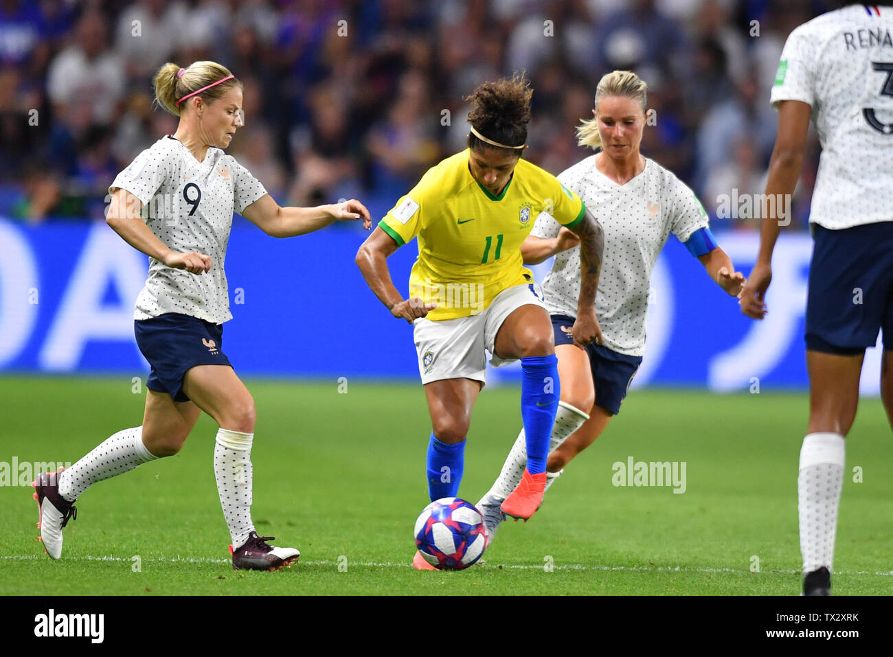 Le Havre, Frankreich. 23rd June, 2019. Cristiane (Brazil) (11) stops the ball, 23.06.2019, Le Havre (France), Football, FIFA Women's World Cup 2019, Eighth-finals France - Brazil, FIFA REGULATIONS PROHIBIT ANY USE OF PHOTOGRAPH AS IMAGE SEQUENCES AND/OR QUASI VIDEO, | usage worldwide Credit: dpa/Alamy Live News Stock Photo
