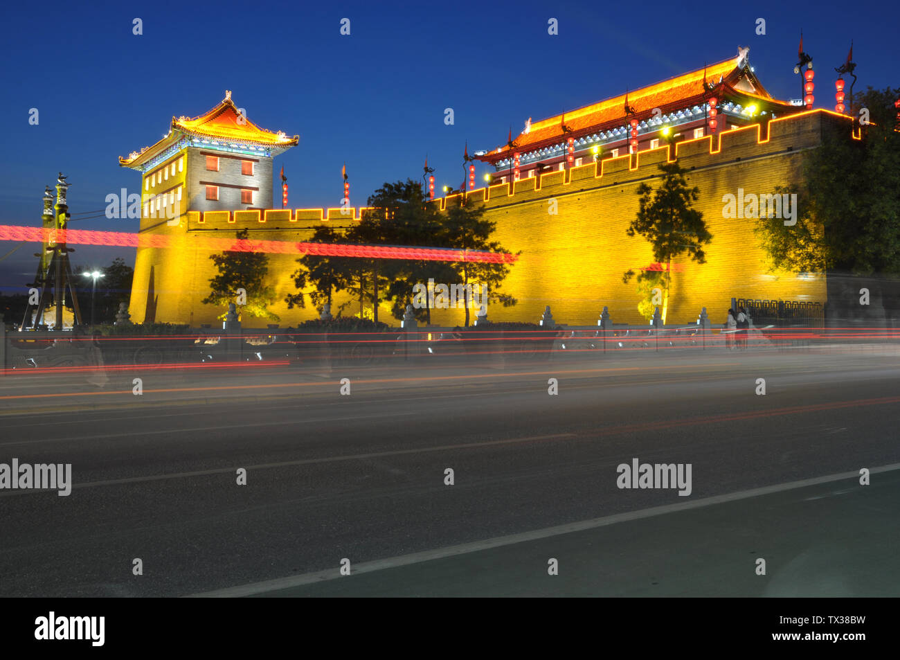 Night view of the city wall of Xi'an, Shaanxi Province Stock Photo Alamy
