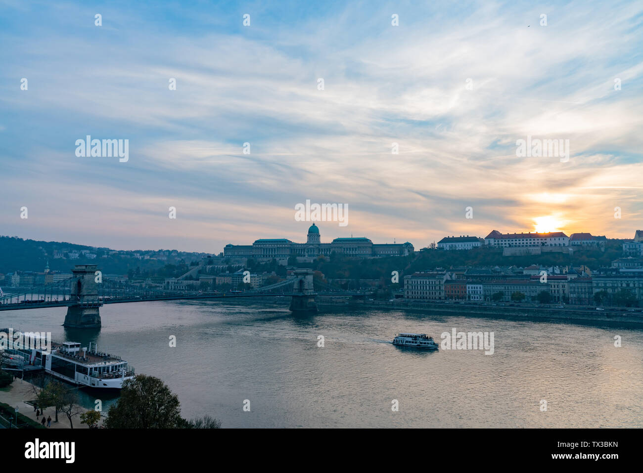 Sunset view of the famous Széchenyi Chain Bridge with Buda Castle at Budapest, Hungary Stock Photo