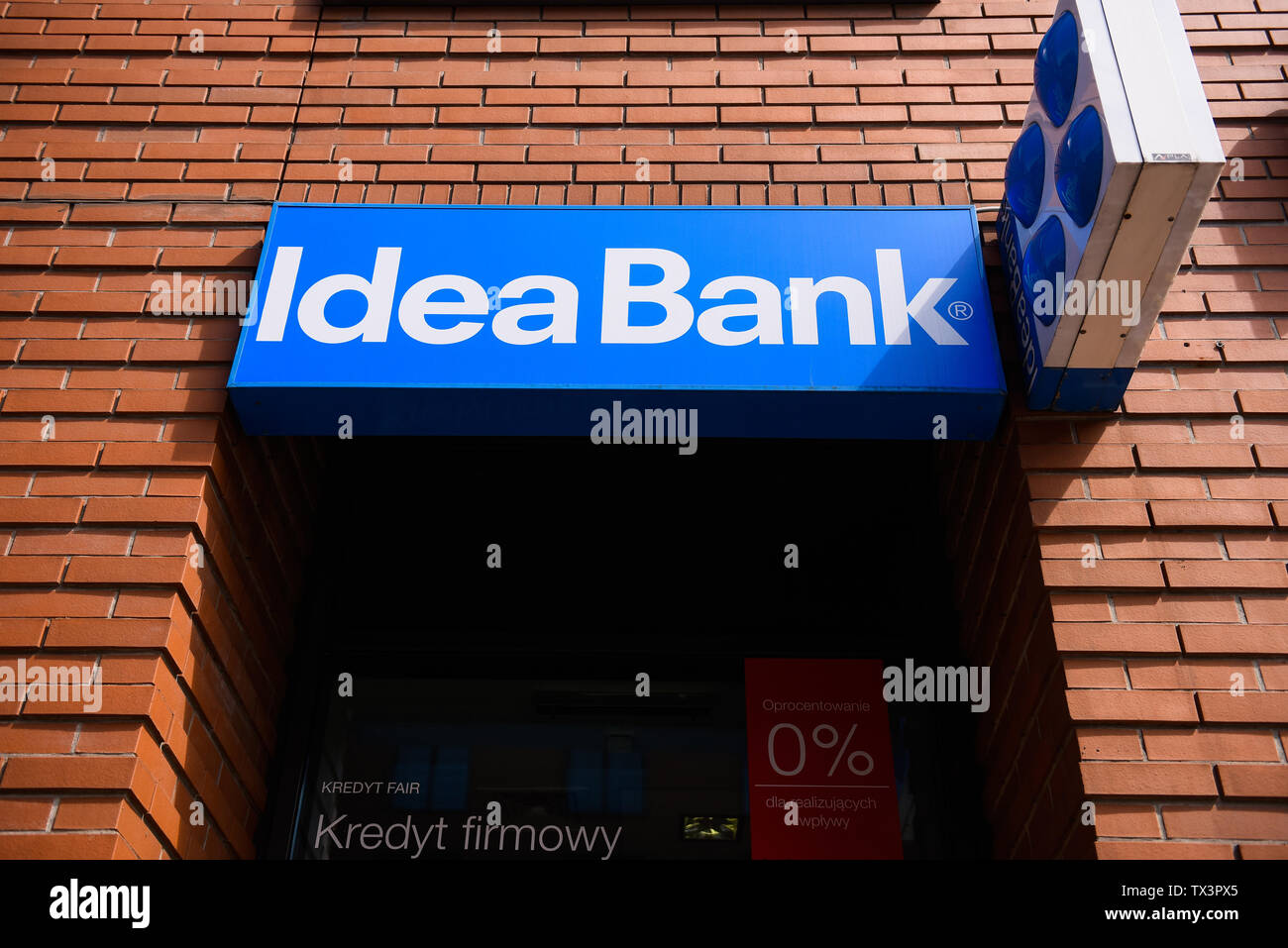 Krakow, Poland. 21st June, 2019. A logo of Idea Bank seen in the city center. Polish based Idea bank last week informed that it would fire up to 750 staff during the next six months, due to a loss of 1.9bn zloty from last year. Credit: SOPA Images Limited/Alamy Live News Stock Photo