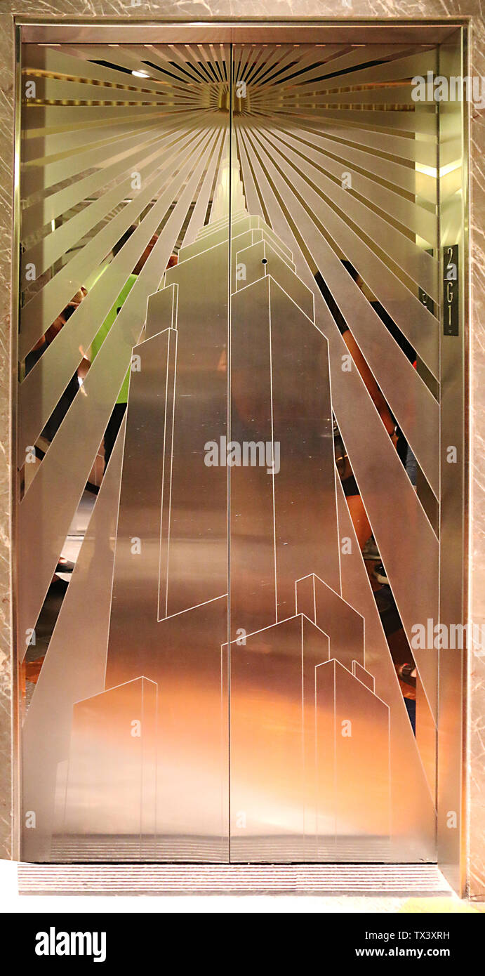 Empire state building elevator hires stock photography and images Alamy