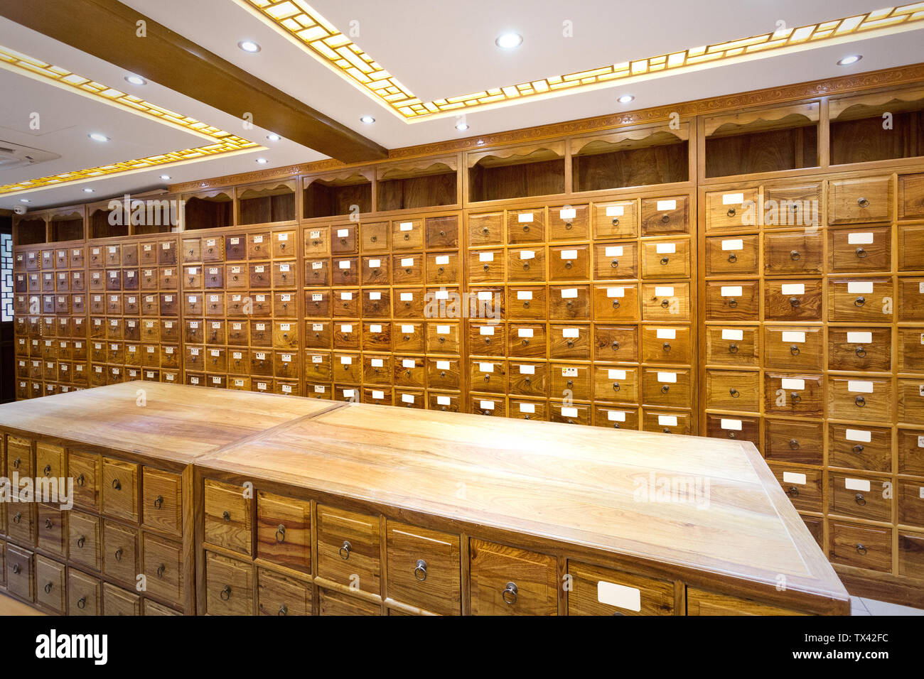 Chinese traditional medicine herb store hires stock photography and
