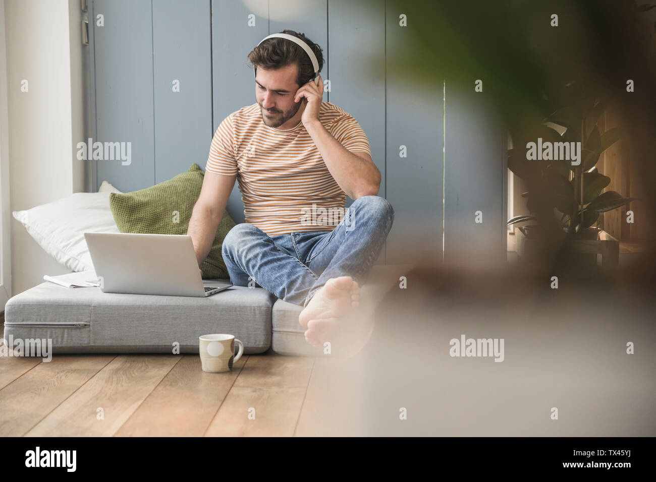 Mattress on floor hires stock photography and images Alamy