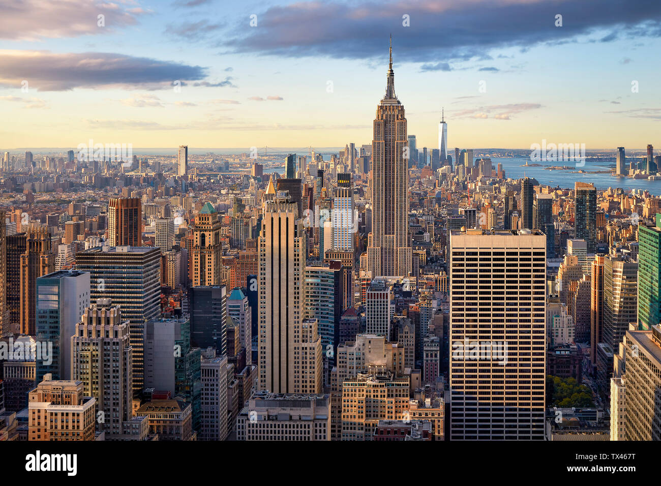 Midtown manhattan skyline hi-res stock photography and images - Alamy