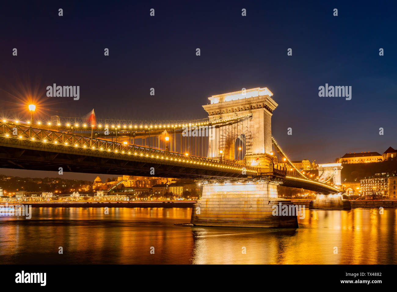 Night view of the famous Széchenyi Chain Bridge with Buda Castle at ...