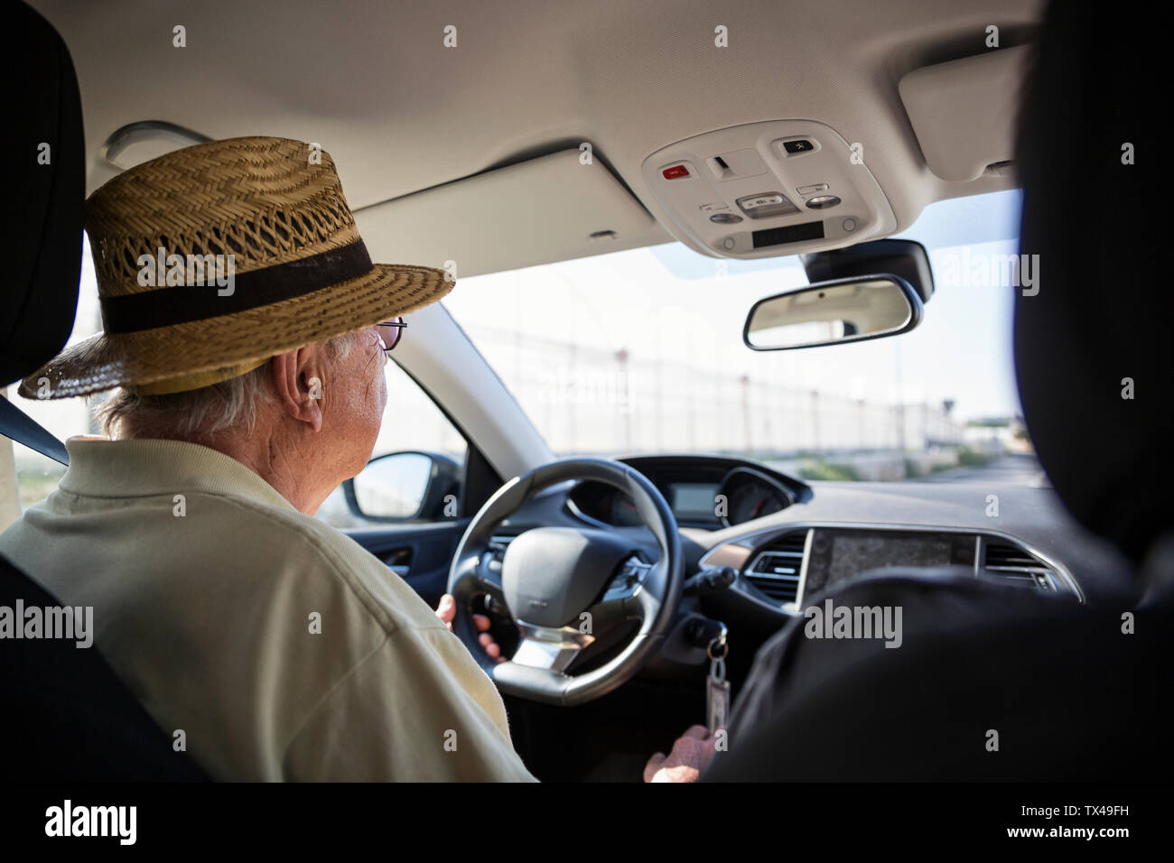 Man driving car 70s hi-res stock photography and images - Alamy