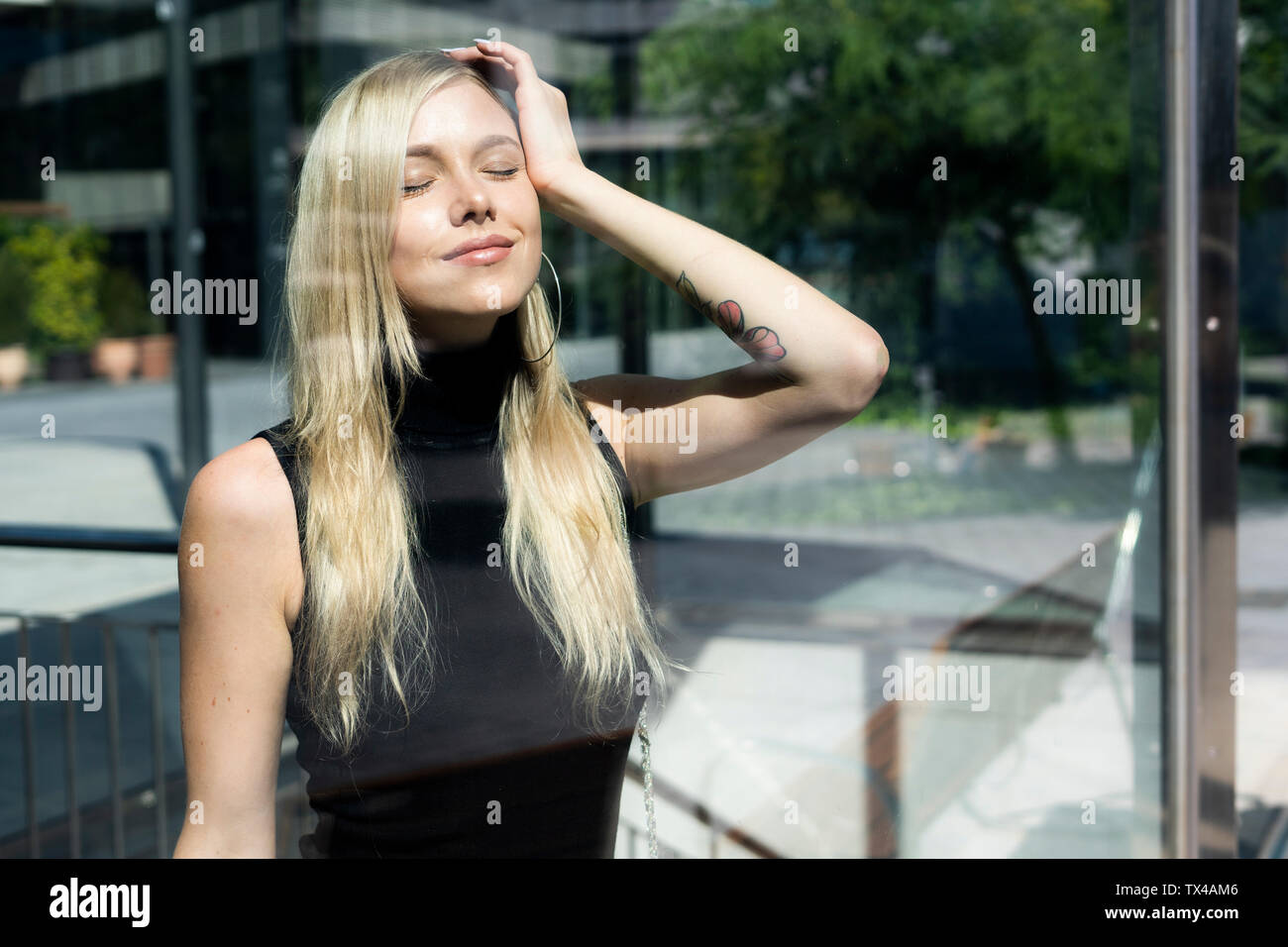 Relaxed style woman hi-res stock photography and images - Alamy