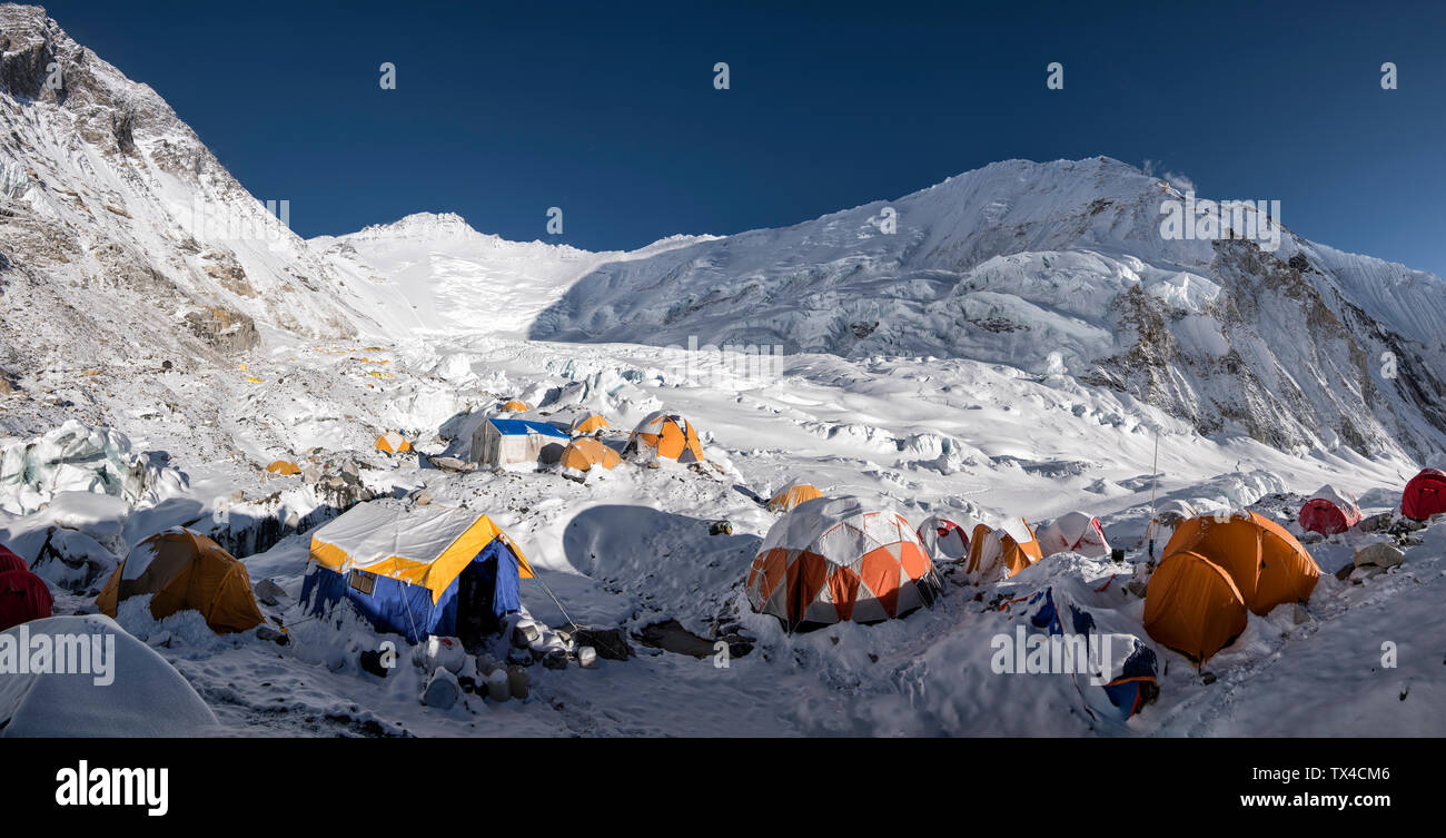 Everest camp 2 hi-res stock photography and images - Alamy