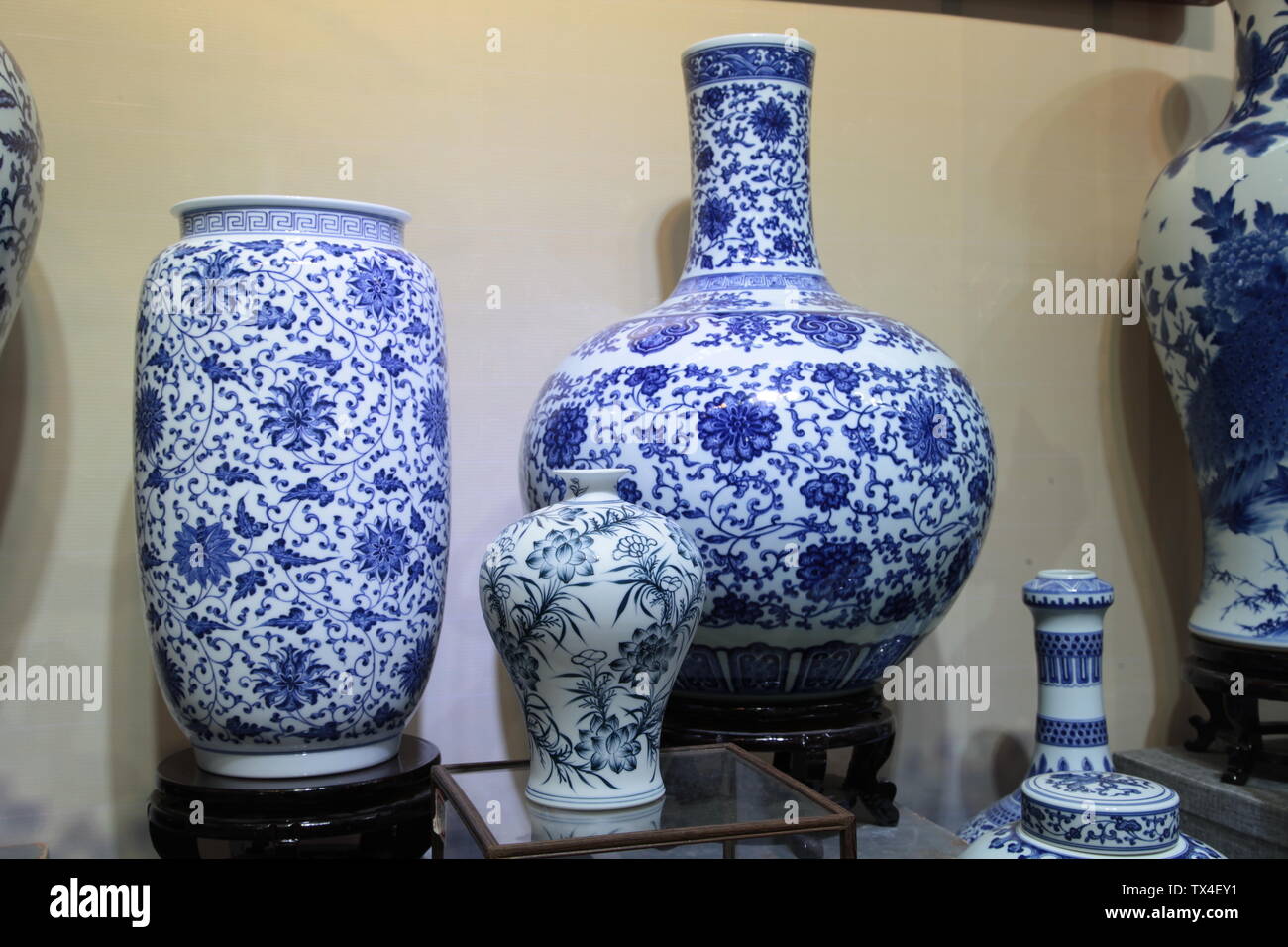 Chinese Vases For Sale Stock Photos Chinese Vases For Sale Stock
