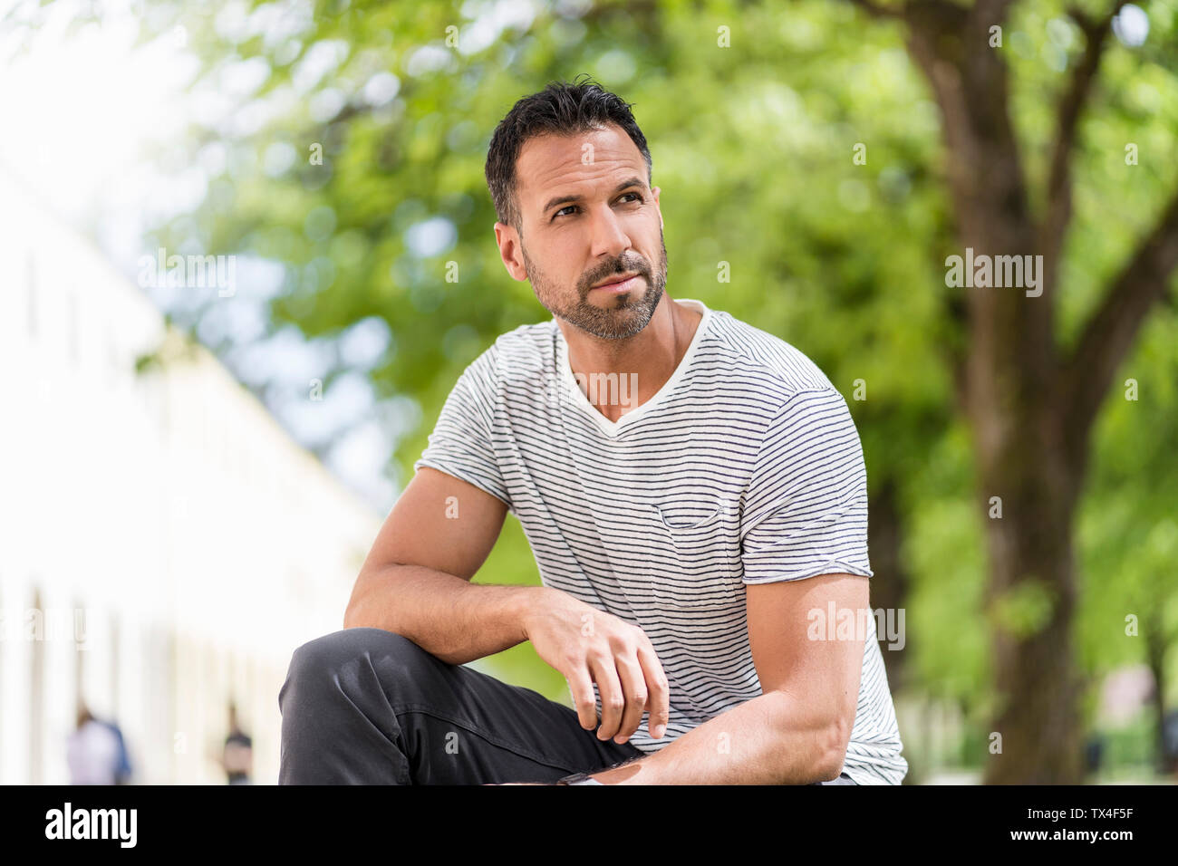 Man relaxed lifestyle hi-res stock photography and images - Alamy