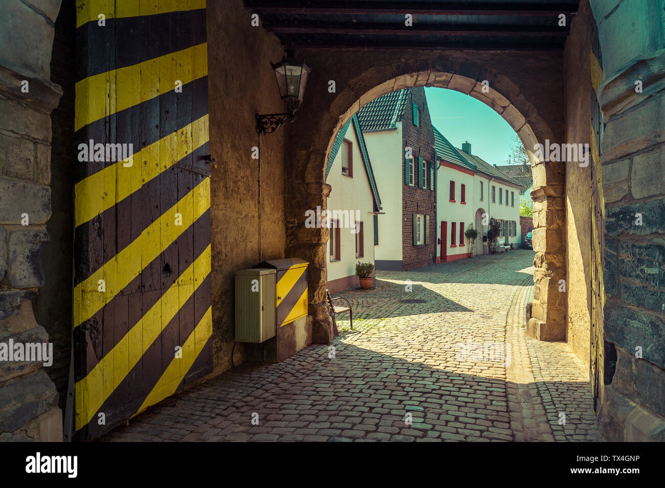 Germany, North Rhine-Westphalia, Alt-Kaster, city gate Stock Photo - Alamy