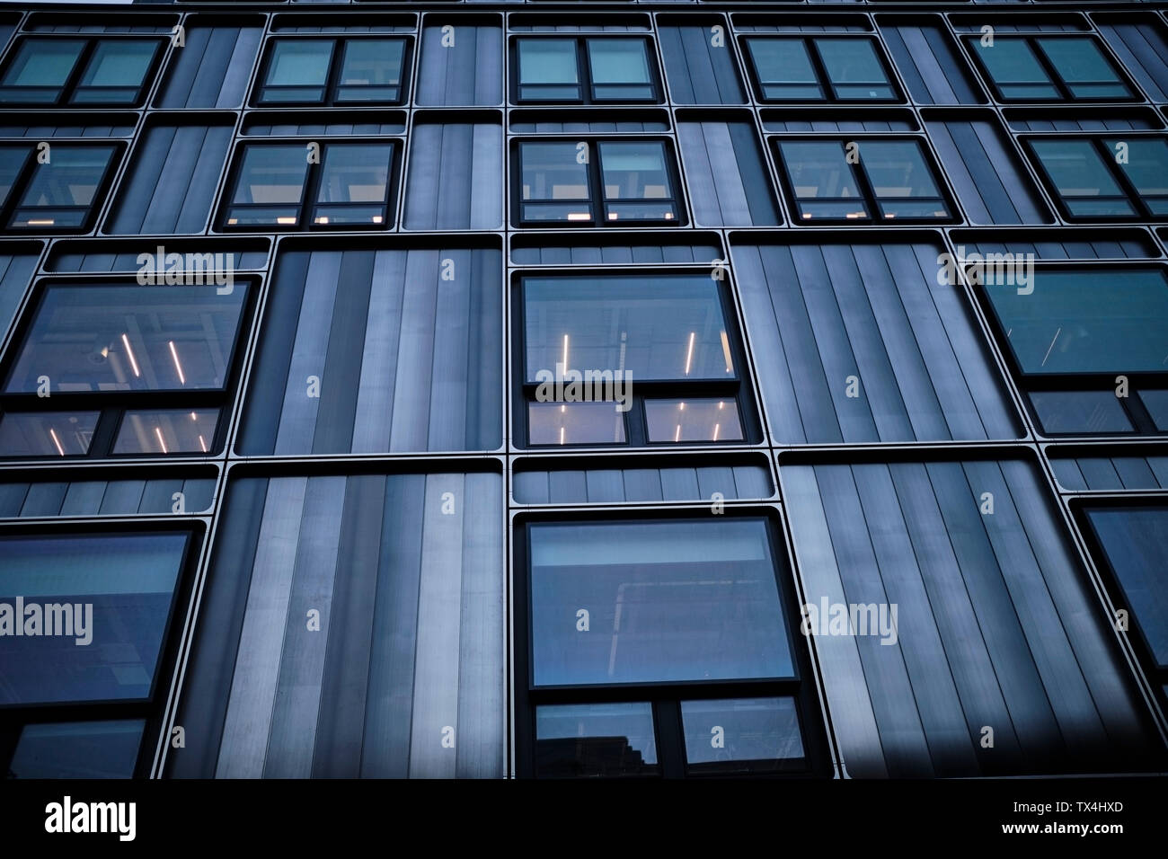 Commercial building exterior hi-res stock photography and images - Alamy