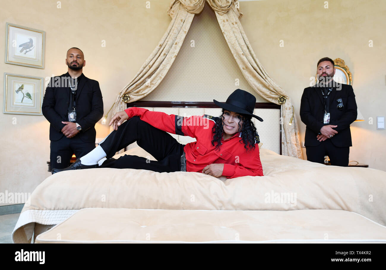 Michael Jackson In Bed