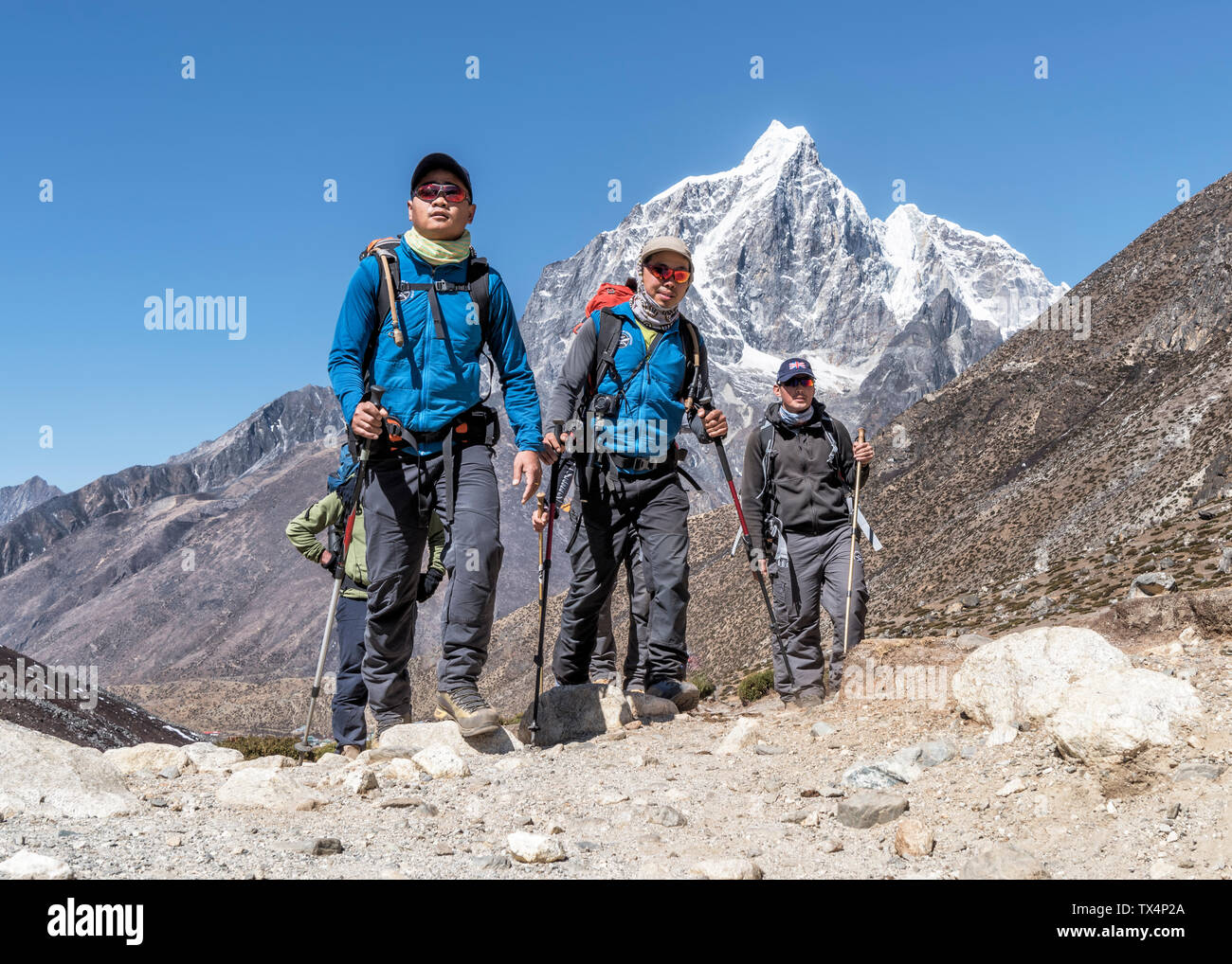 Nepal, Solo Khumbu, Everest, Sherpas guiding mountaineers near