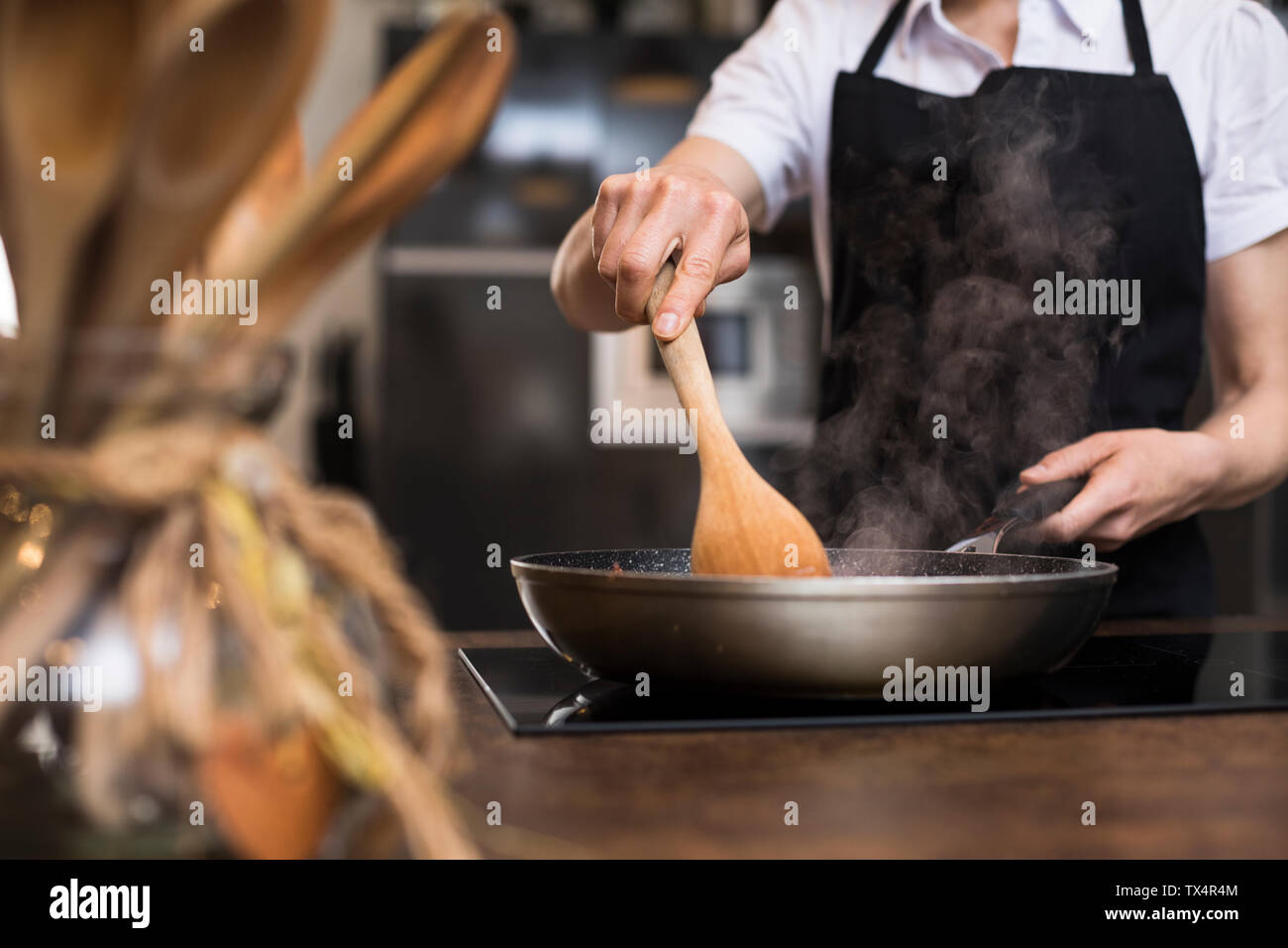 Woman frying pan close hi-res stock photography and images - Alamy