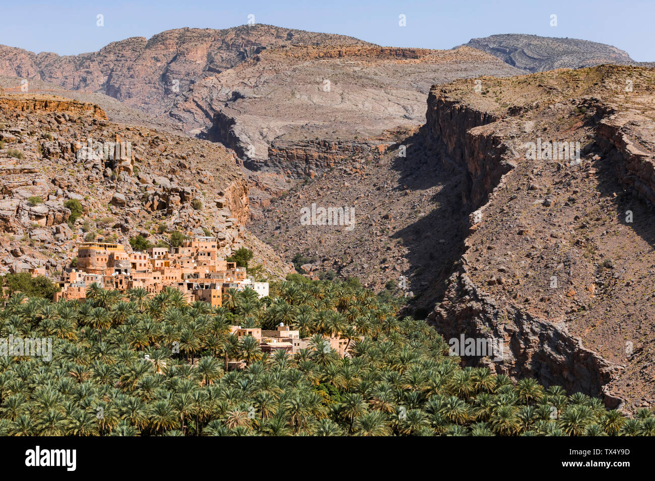 Misfat al Abriyyin and mountains, Ad Dakhiliyah, Oman Stock Photo Alamy