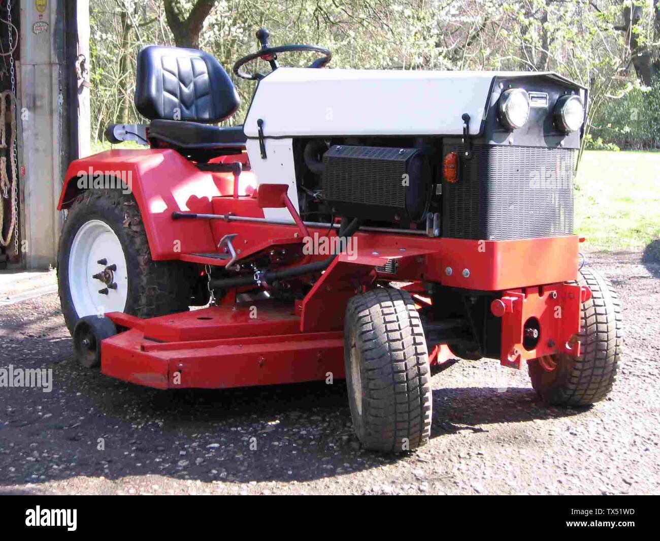 Kommunaltraktor Gutbrod 2500 Before 2 May 2006 Date Qs P 2006 05 02t00 00 00z 7 P1326 2006 05 02t00 00 00z 11 Own Work Ardiehl Transferred From De Books 1 2006 05 01 19 41 Ardiehl 2 048a 1 536 145 Kb Ardiehl Stock Photo Alamy