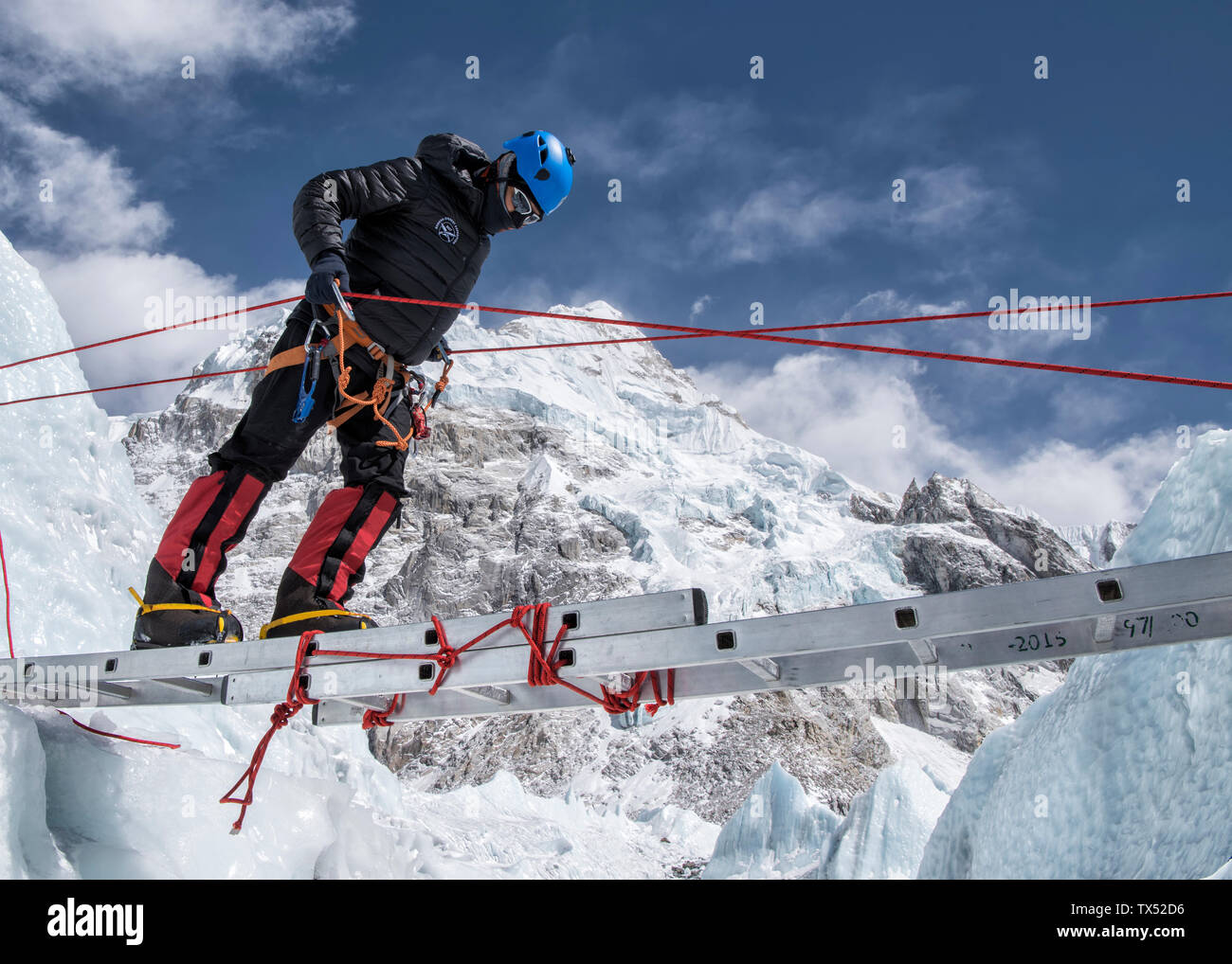 Nepal, Solo Khumbu, Everest, Mountaineer climbing on icefall Stock Photo