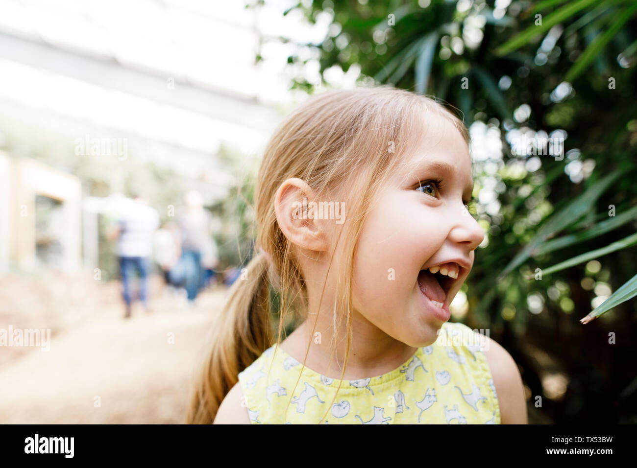 Happy girl outdoors hi-res stock photography and images - Alamy