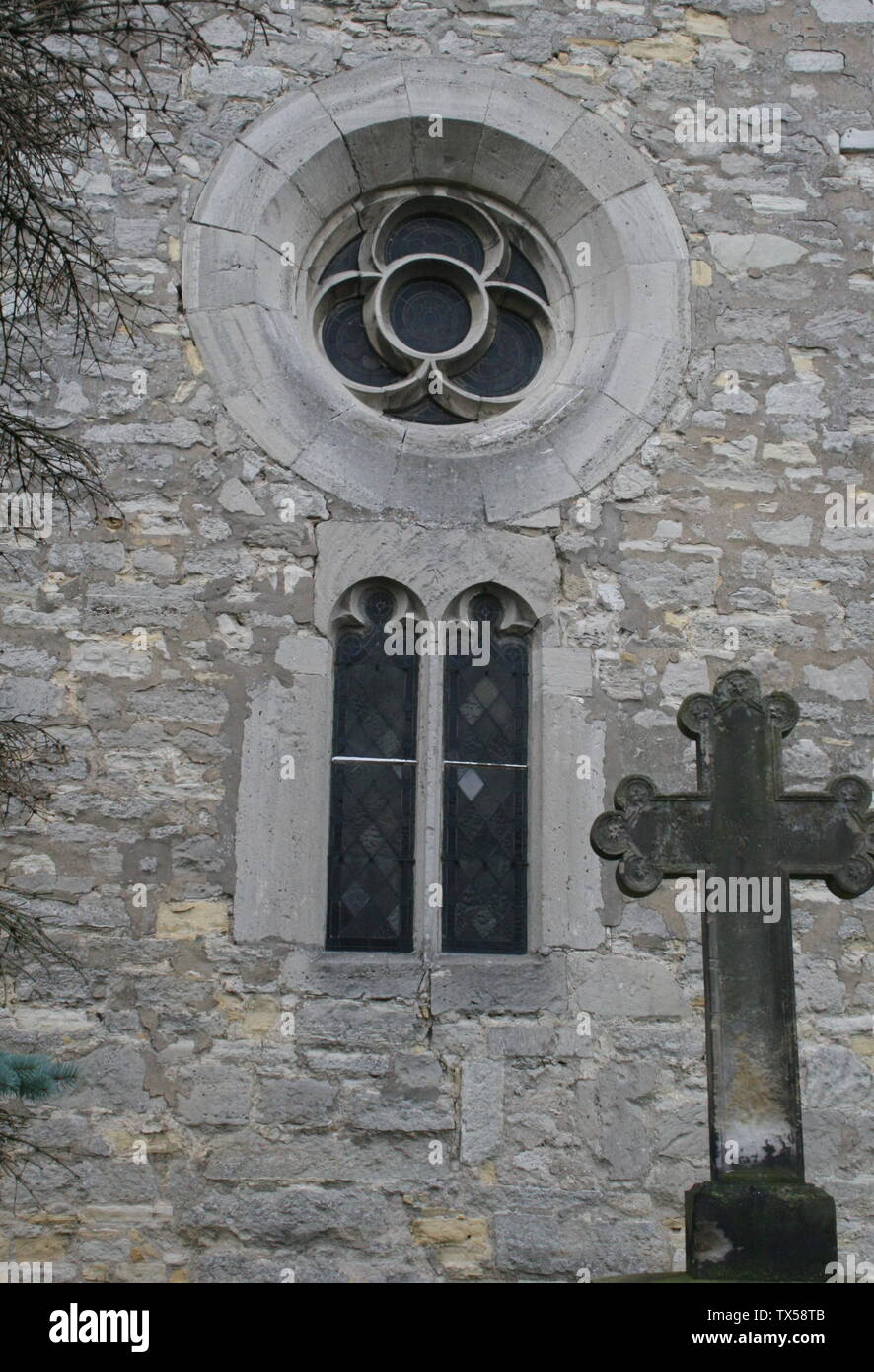Abbildung der Ostseite der Hachumer Kirche mit Okuli und MaÃŸwerk sowie Fenster der Neoromanik; 28 August 2009; Self-photographed (Original text:  selbst fotografiert); Roll-Stone; Stock Photo