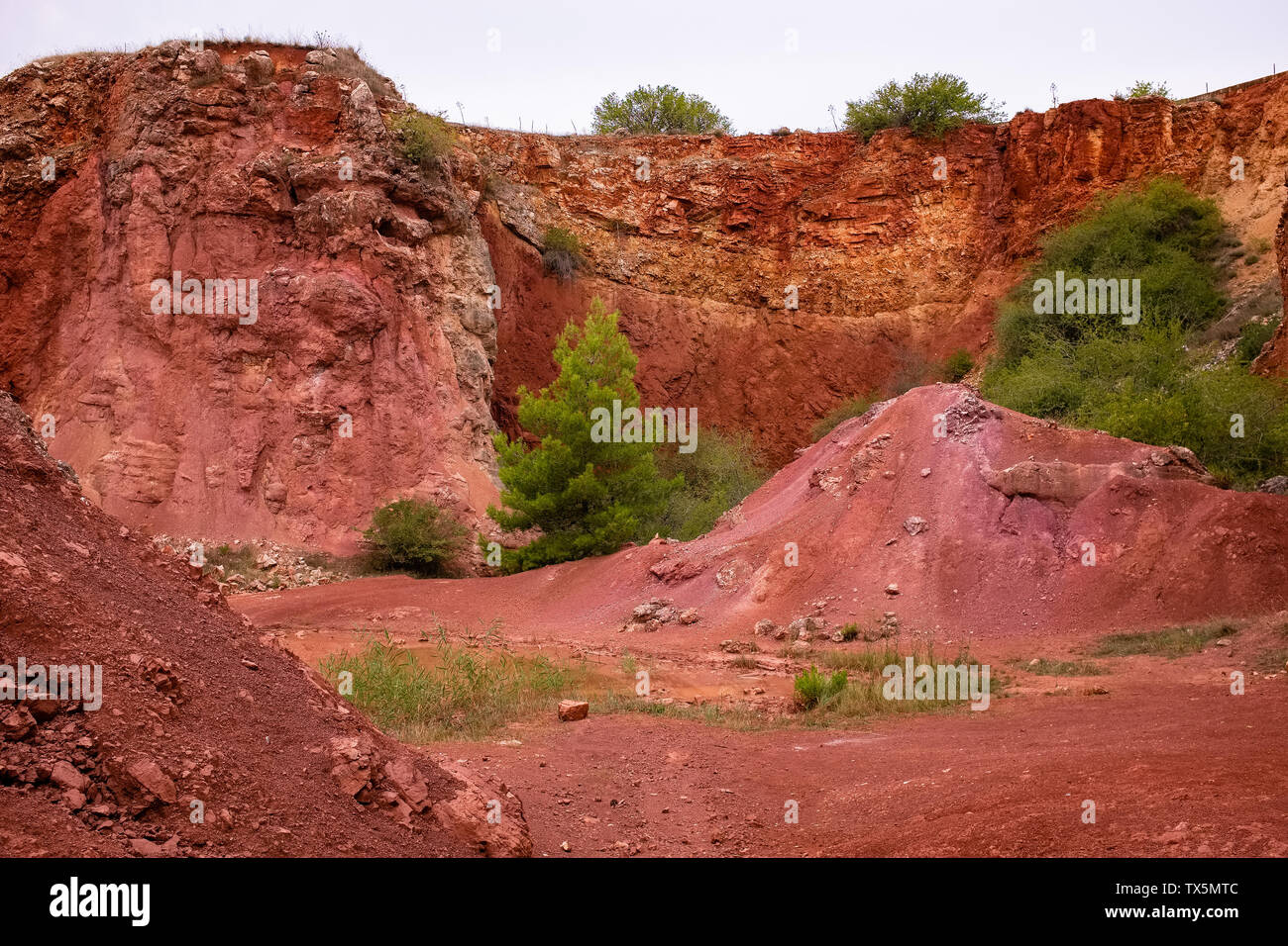 Bauxite hi-res stock photography and images - Alamy