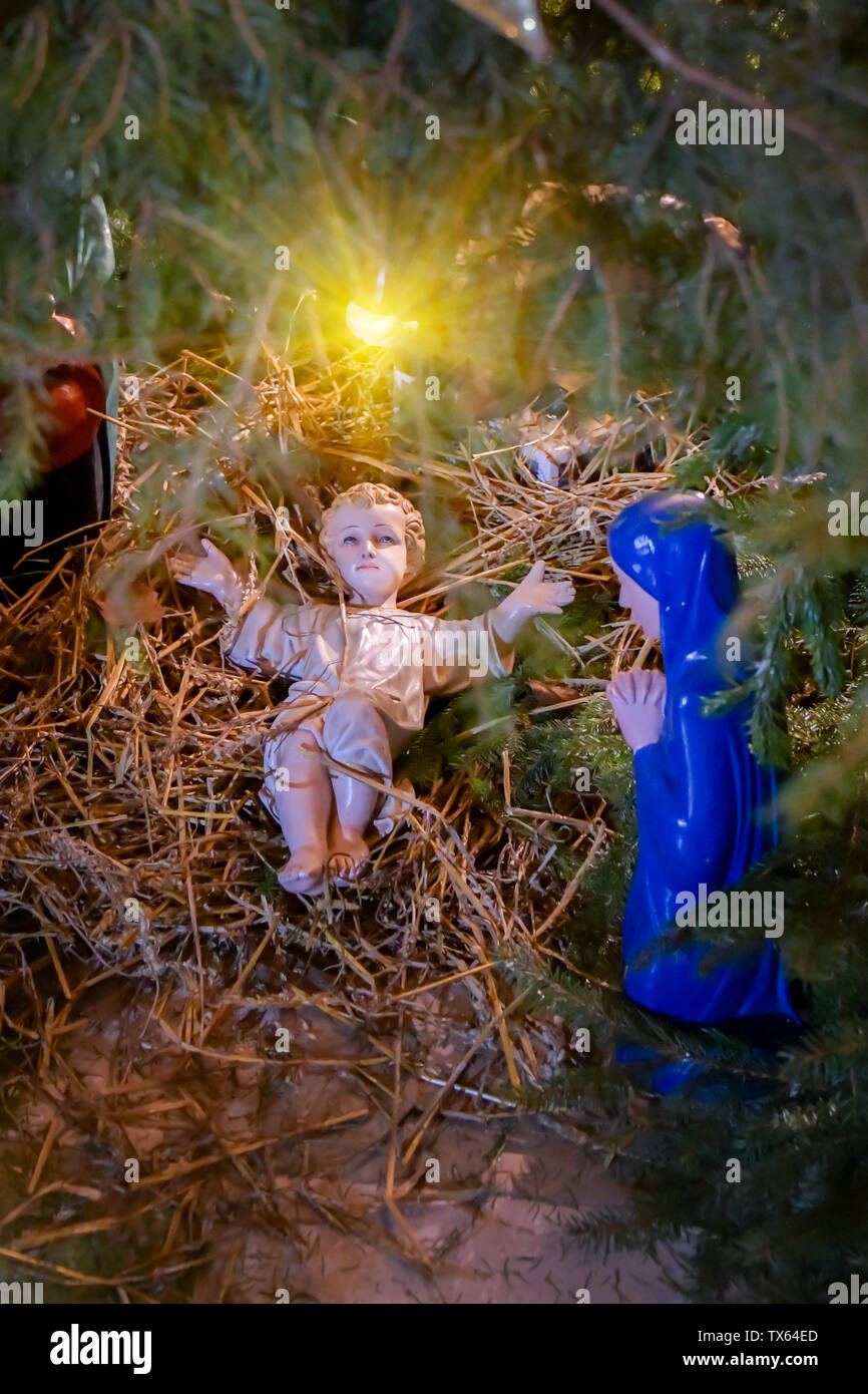 Christmas nativity scene with baby Jesus Creche Stock Photo Alamy